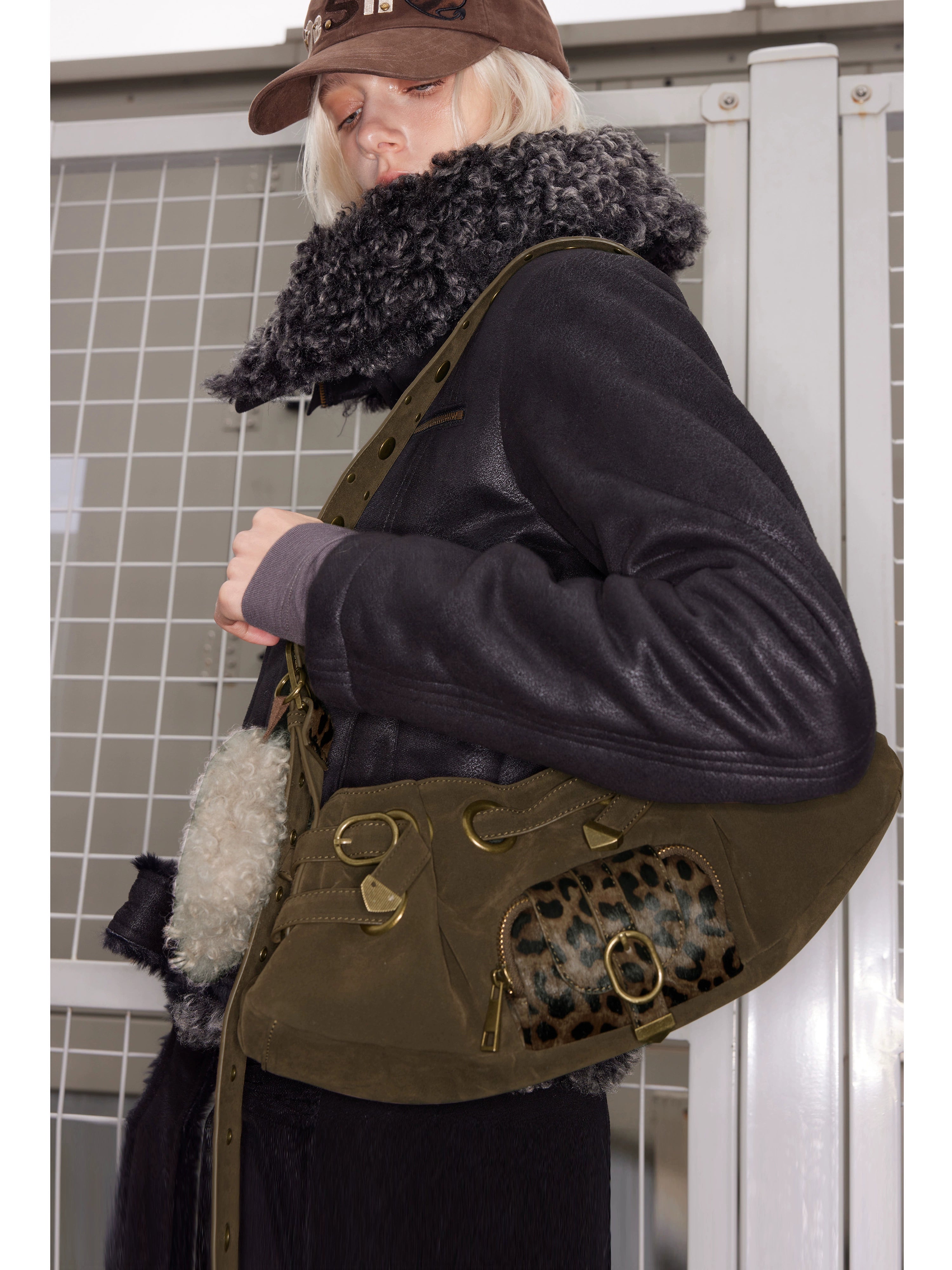 【季末七折】2th Desire重工真皮马毛设计腋下包气眼铆钉斜挎饺包