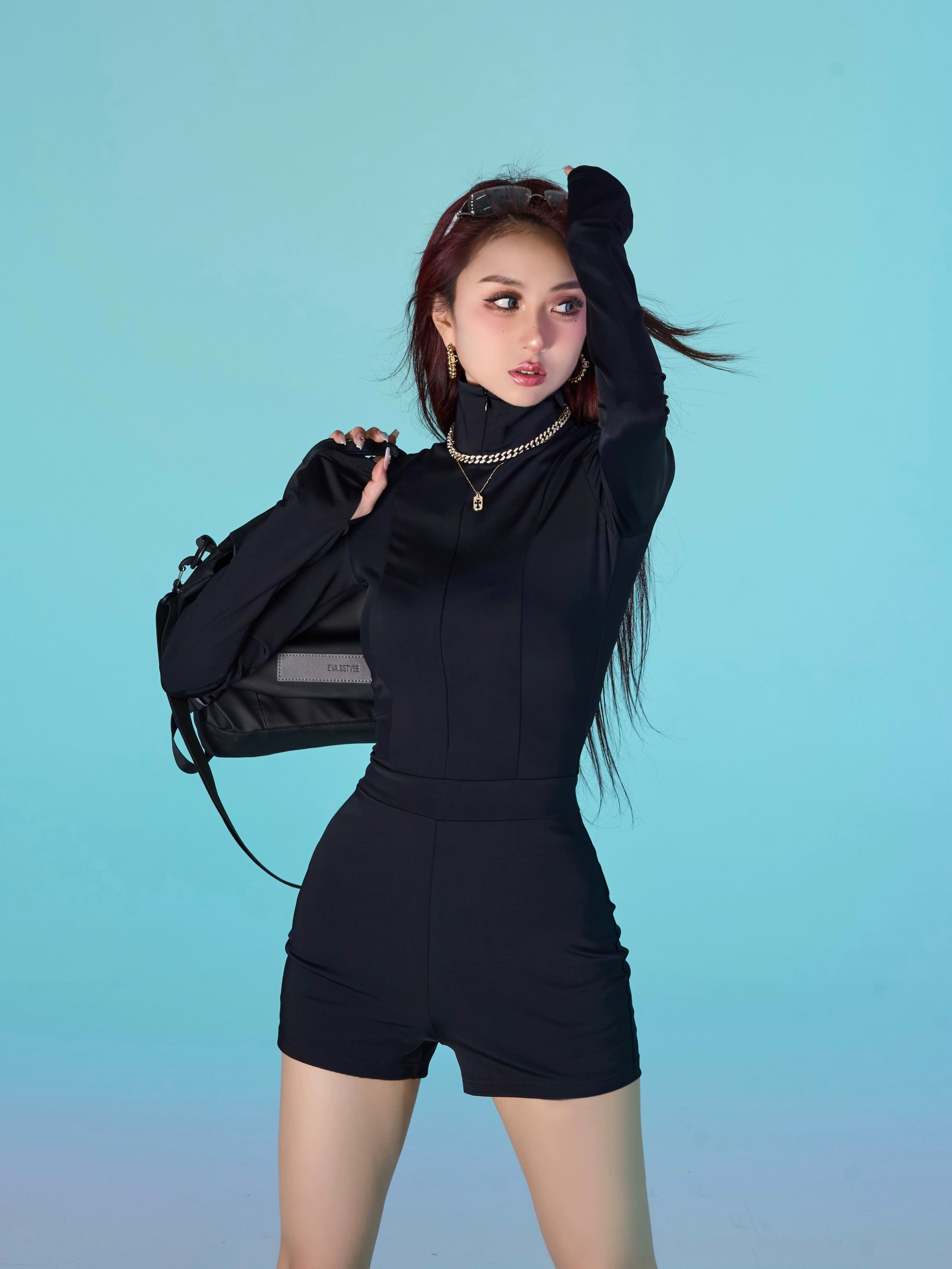 野生zero黑色连体短裤女春秋设计高级感辣妹修身显瘦高领长袖上衣