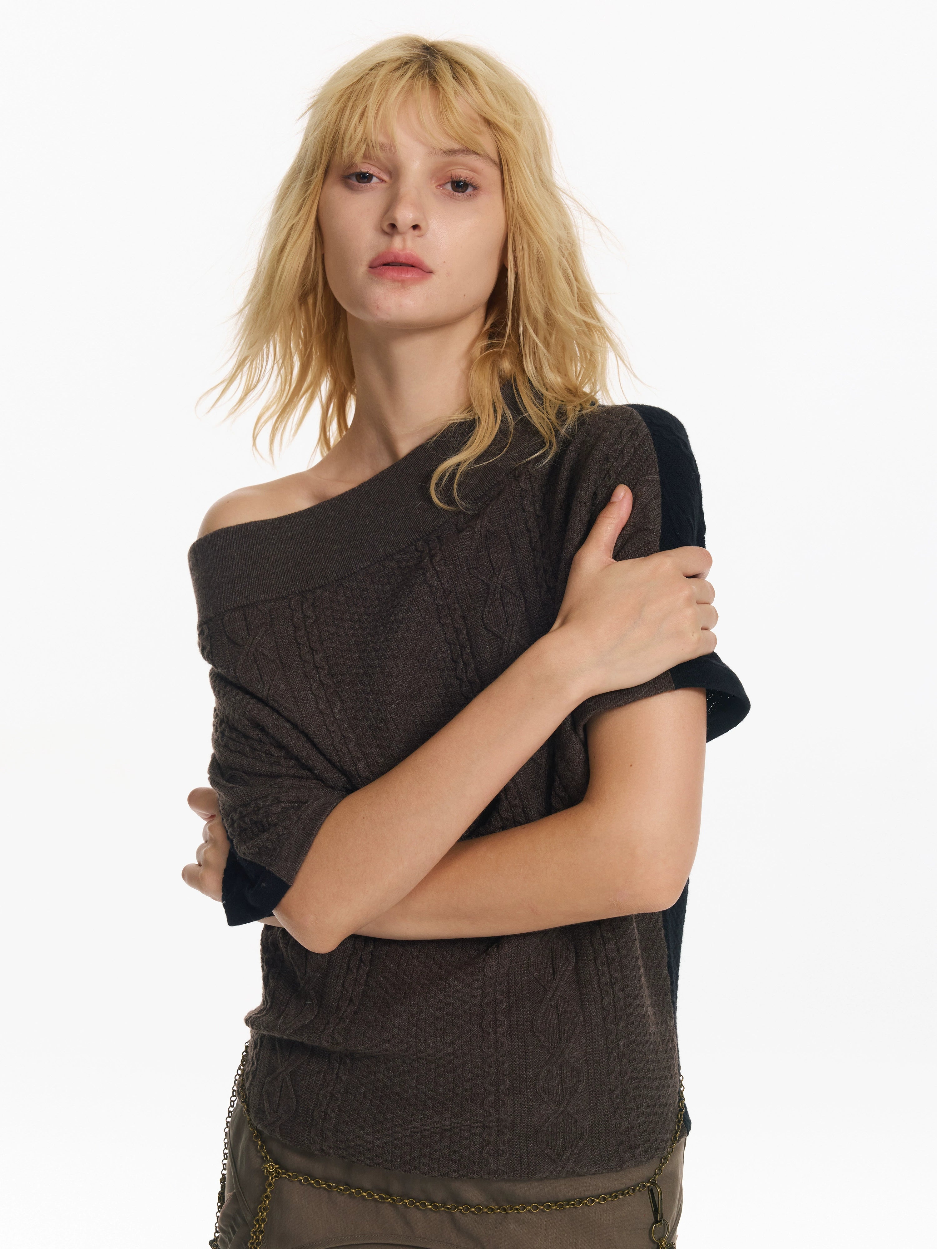 2th Desire 撞色斜肩宽松蝙蝠袖绞花设计感小众短袖外穿毛针织衫