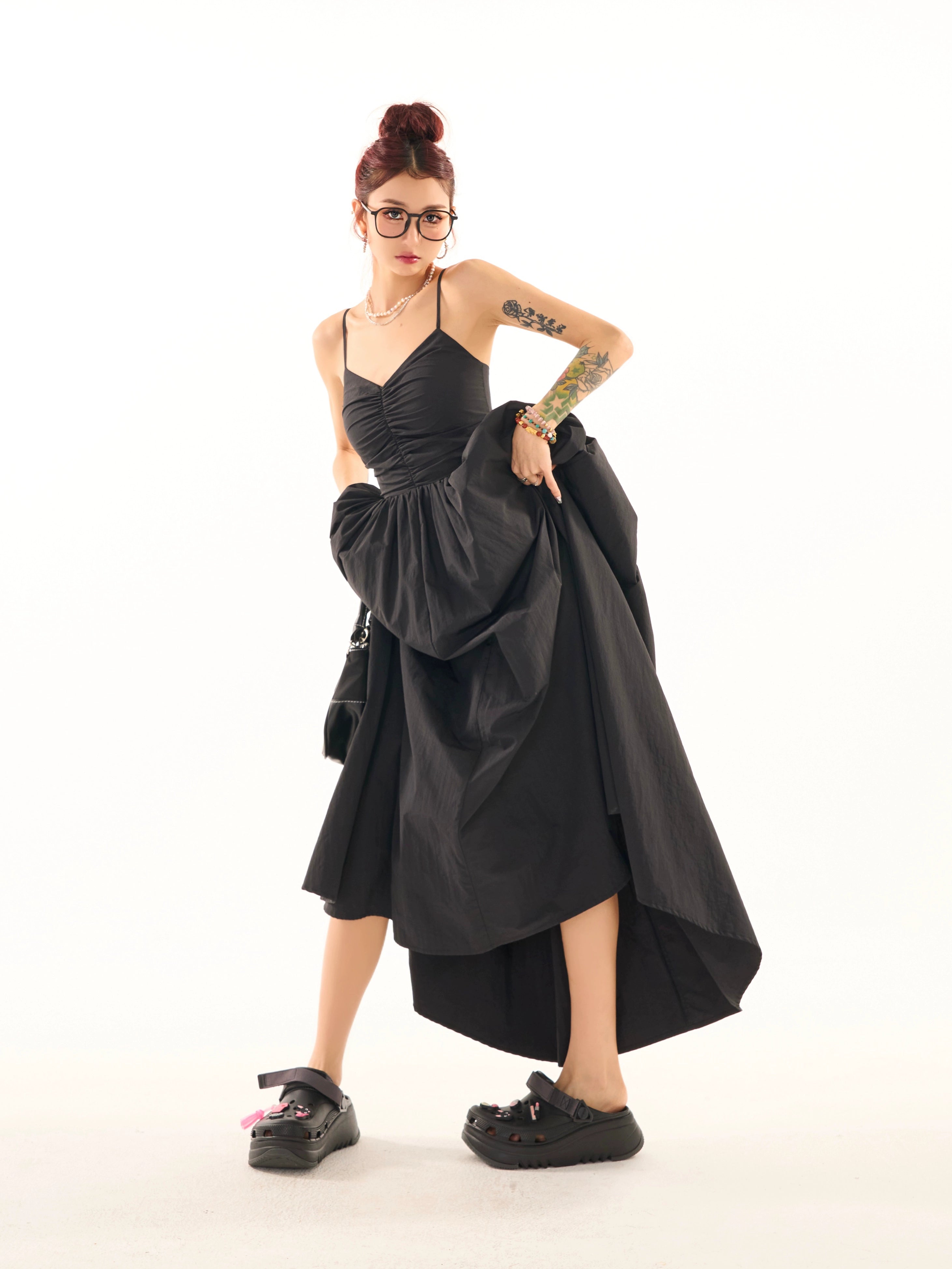 野生zerocircle黑红色v领露背吊带连衣裙女夏季辣妹显瘦a字长裙子