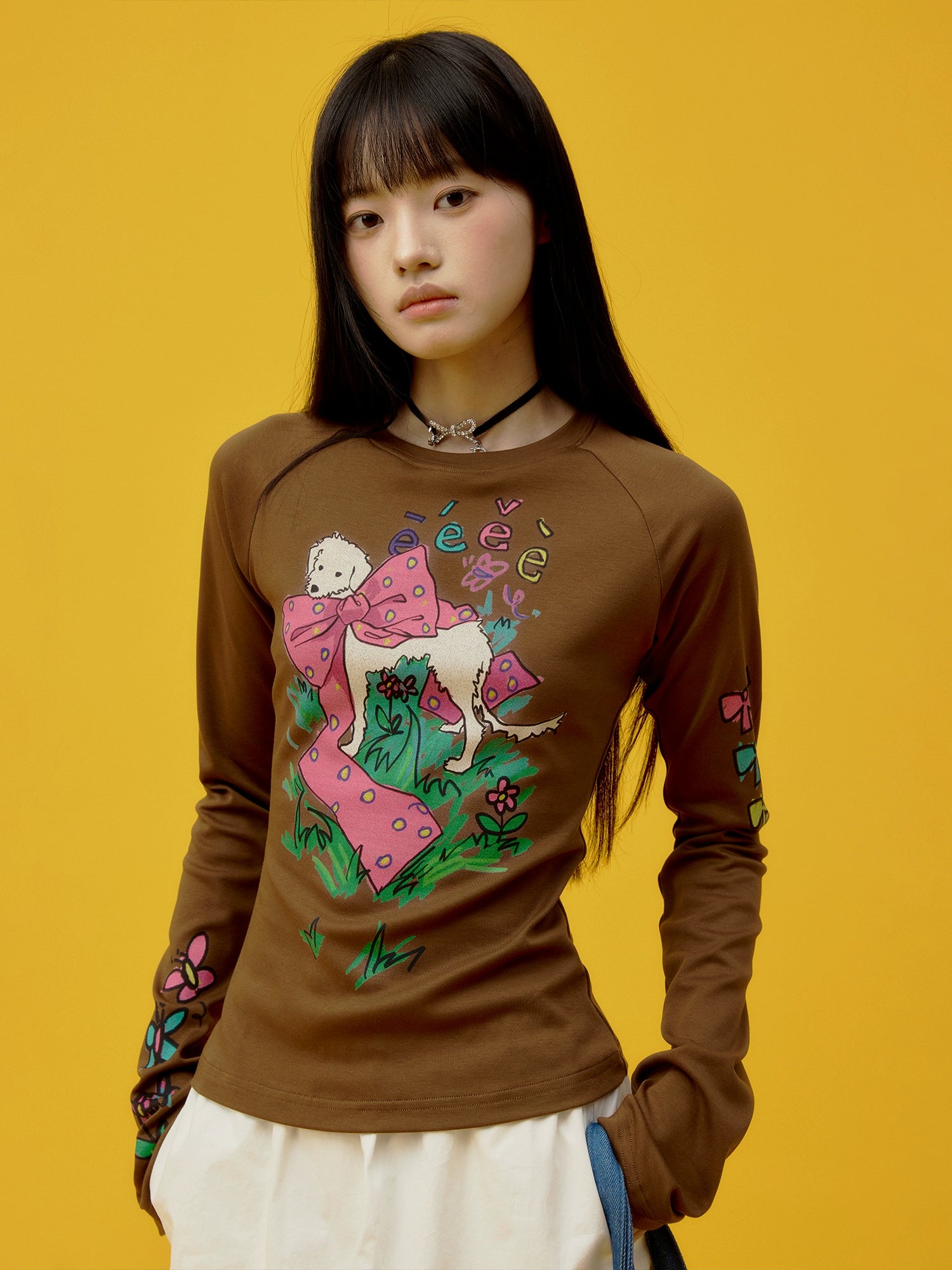 “美美小狗”| eeee手绘涂鸦修身打底衫少女感蝴蝶花丛长袖T恤