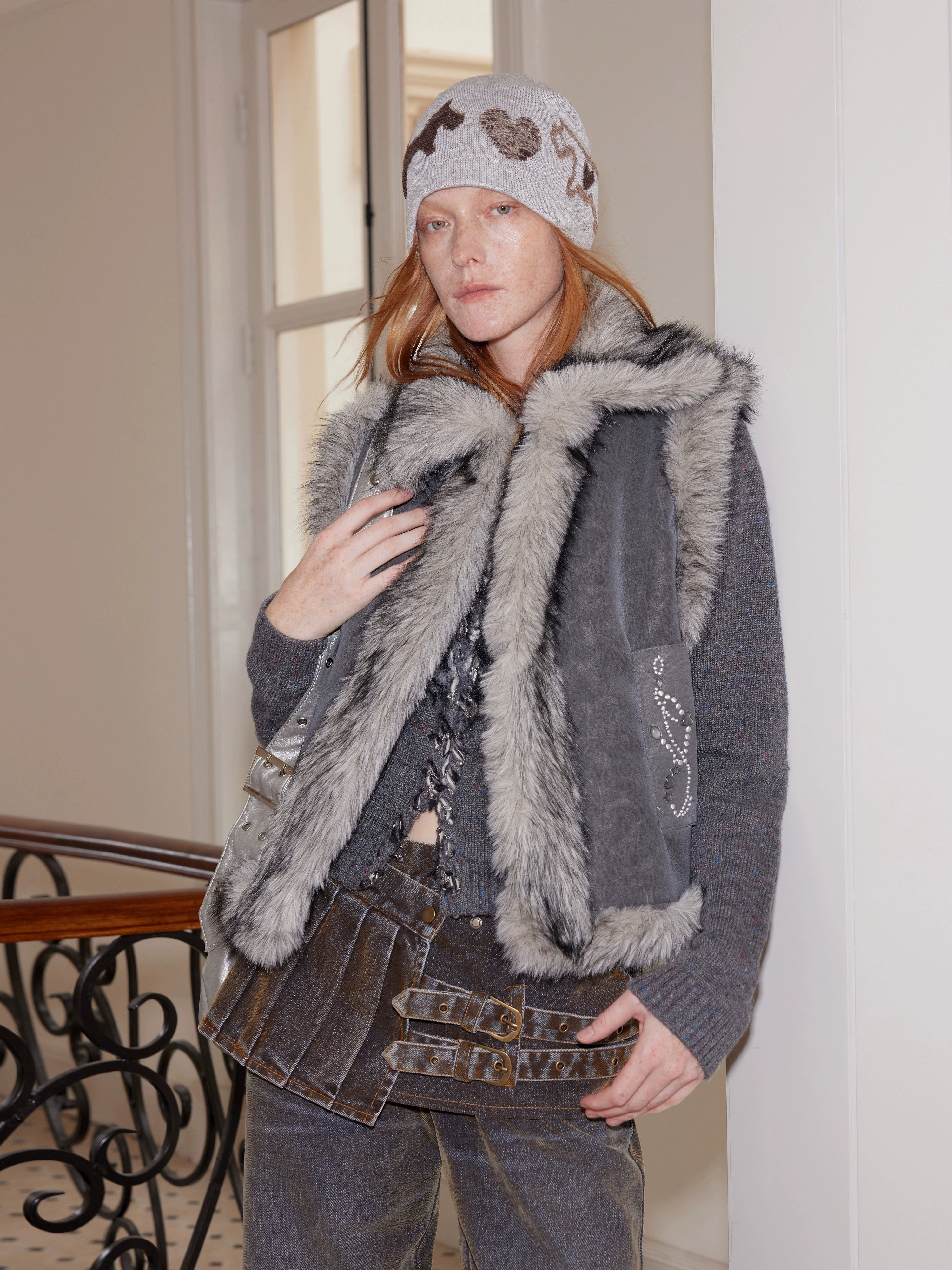 2th Desire韩国进口烫钻复古麂皮绒环保皮草马甲女显气质毛毛上衣