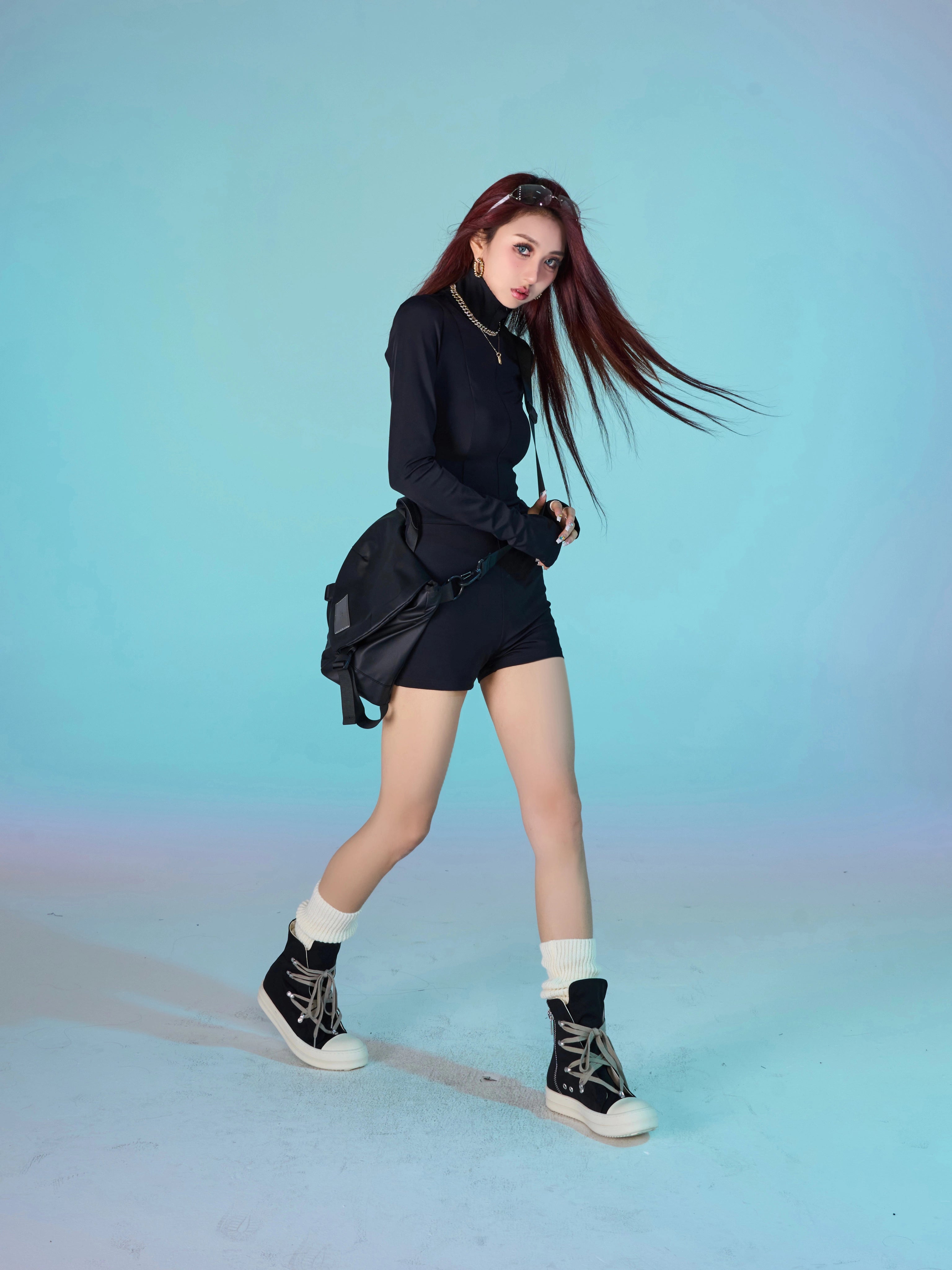 野生zero黑色连体短裤女春秋设计高级感辣妹修身显瘦高领长袖上衣