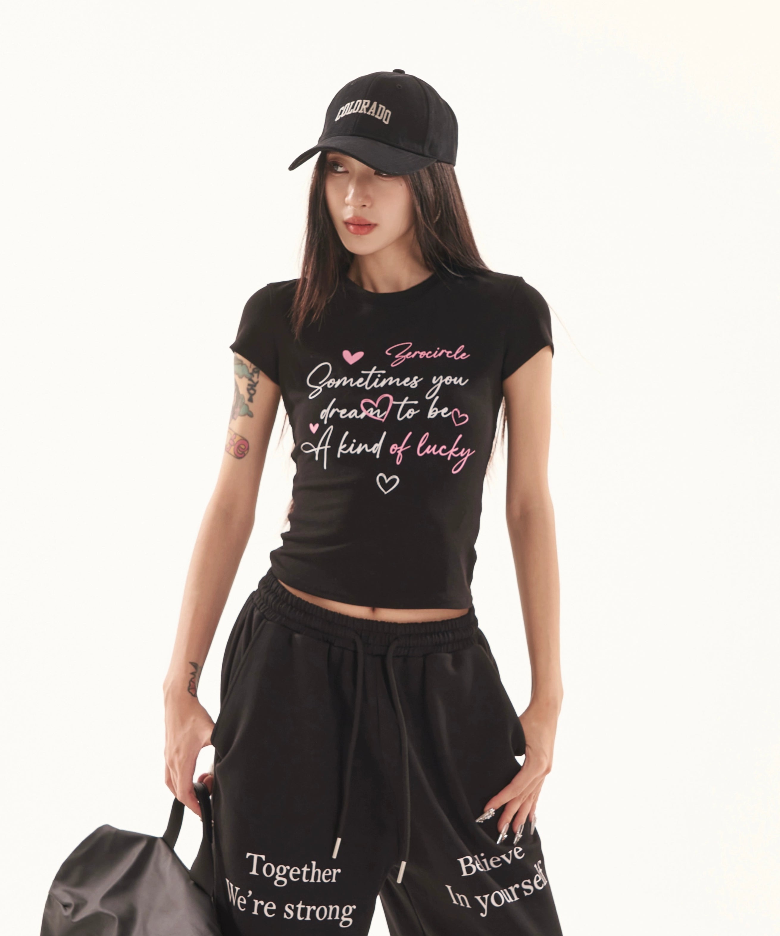 野生zero 黑白色正肩短袖t恤女夏季辣妹印花修身显瘦露背镂空上衣