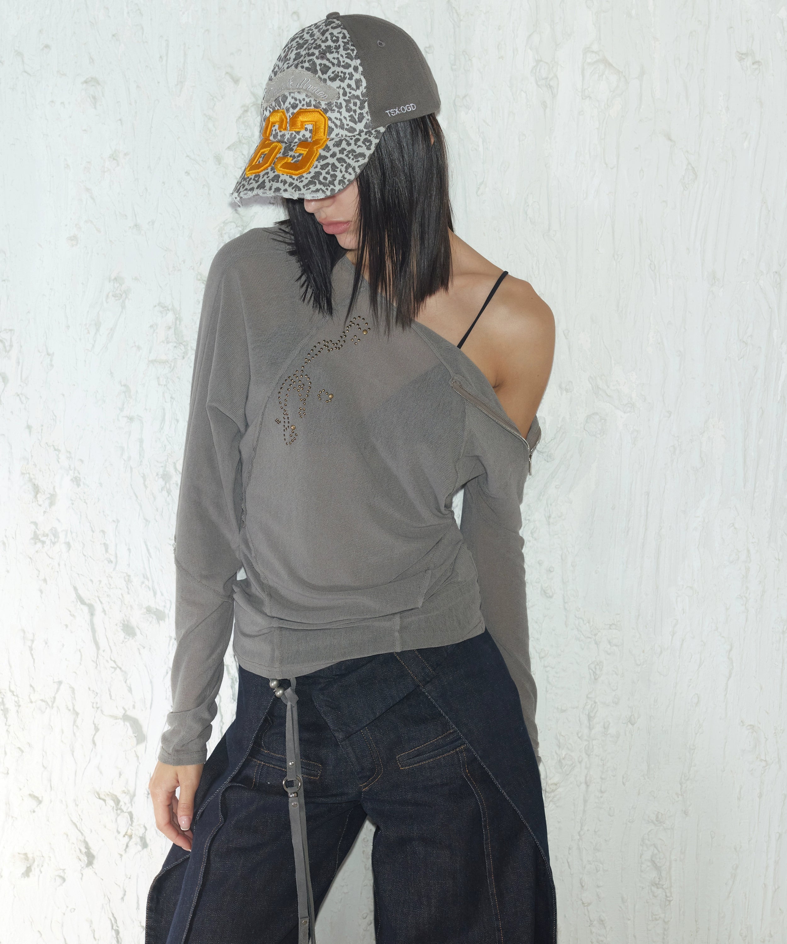 2th Desire重工手工烫钻不规则毛边露肩微透长袖针织打底衫上衣