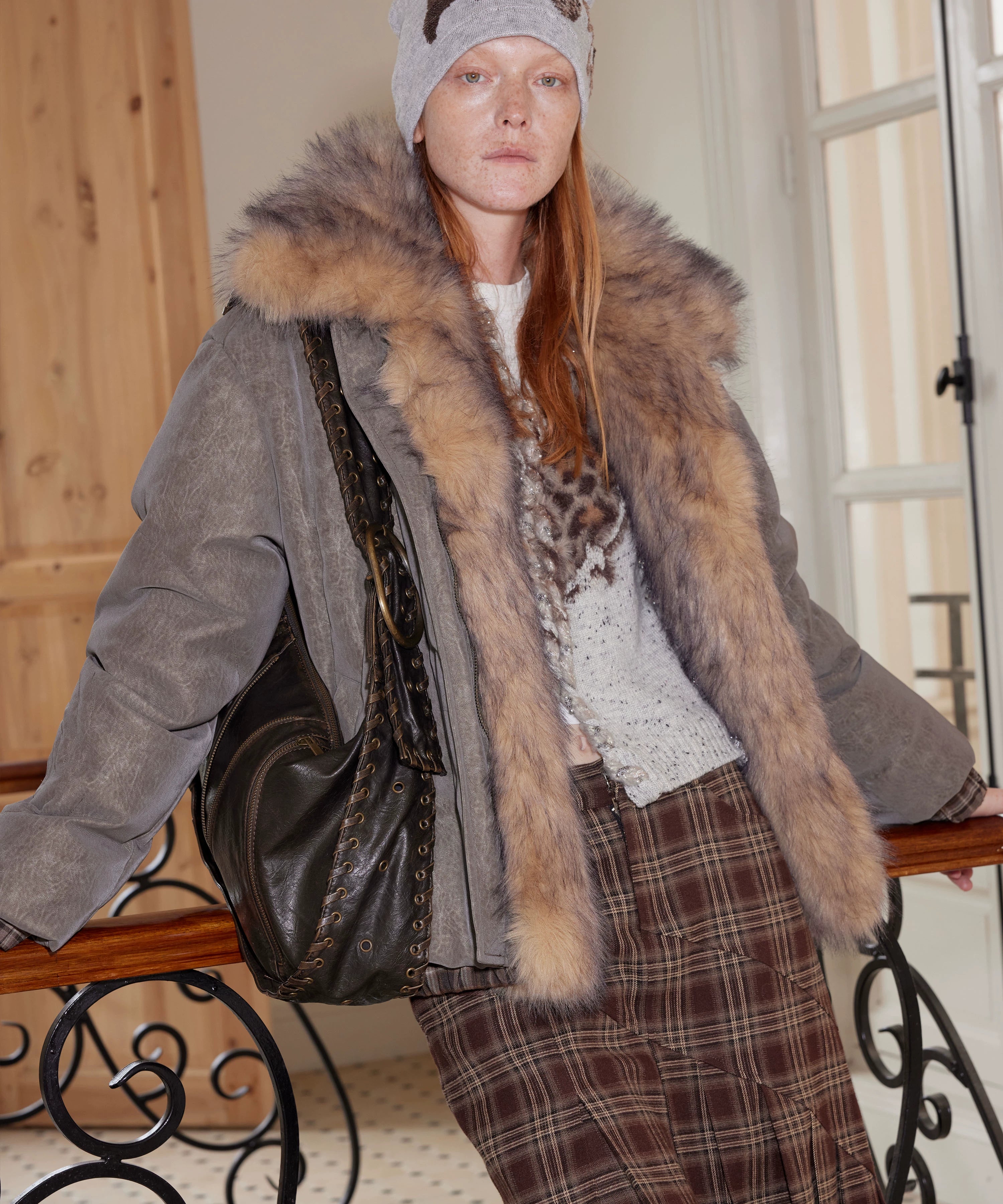 2th Desire90白鸭绒绗线丝光麂皮拼接可拆卸毛领冬季加厚羽绒服女