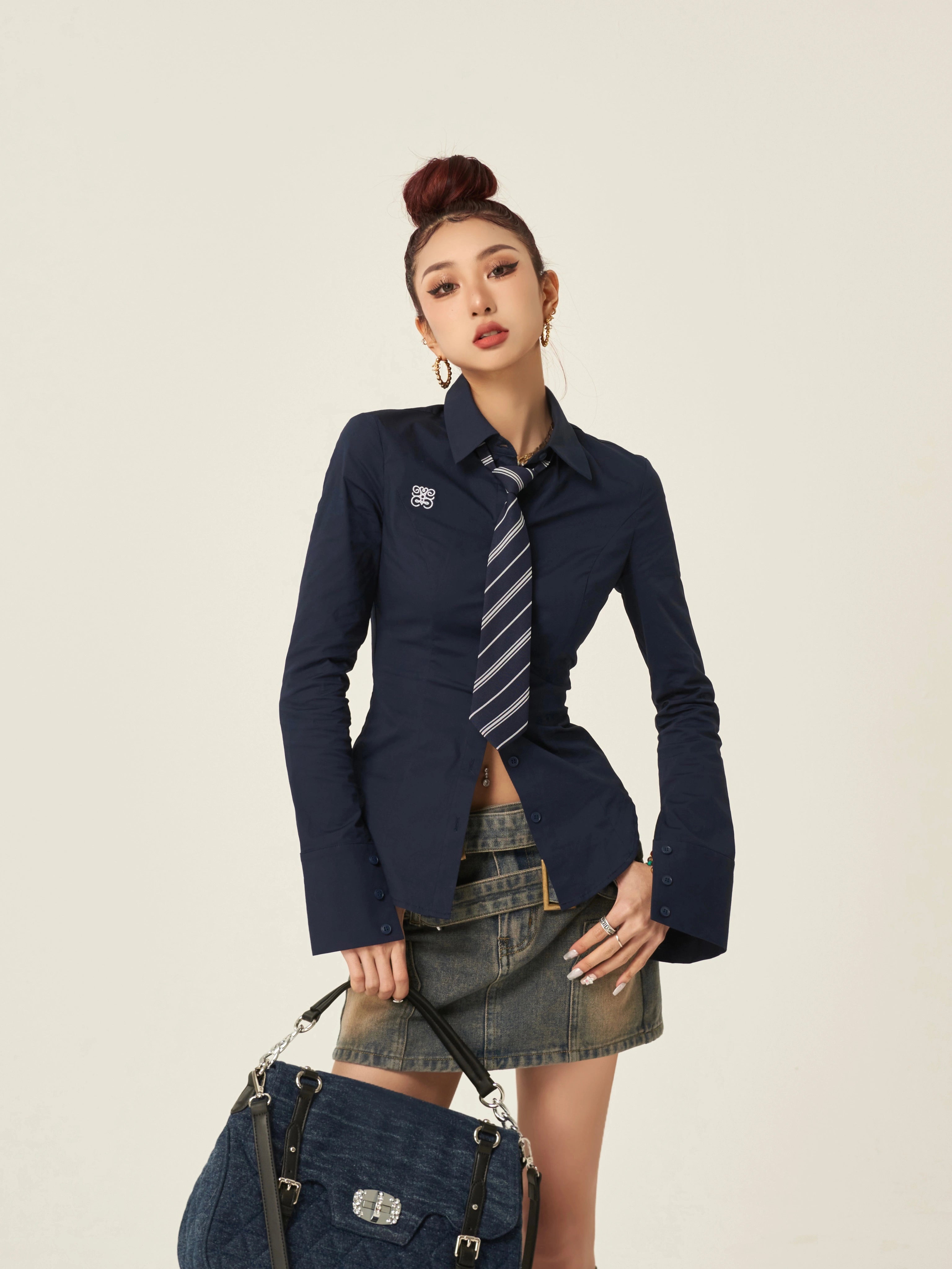 野生zero白蓝色长袖衬衫女秋学院风辣妹小众修身收腰显瘦正肩上衣