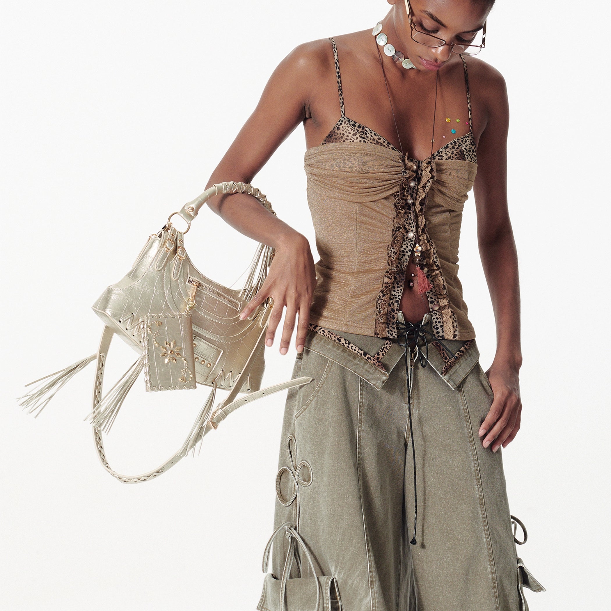 2th Desire复古朋克爱心花朵环绕式铆钉编织拉链卡包两折卡夹钱包