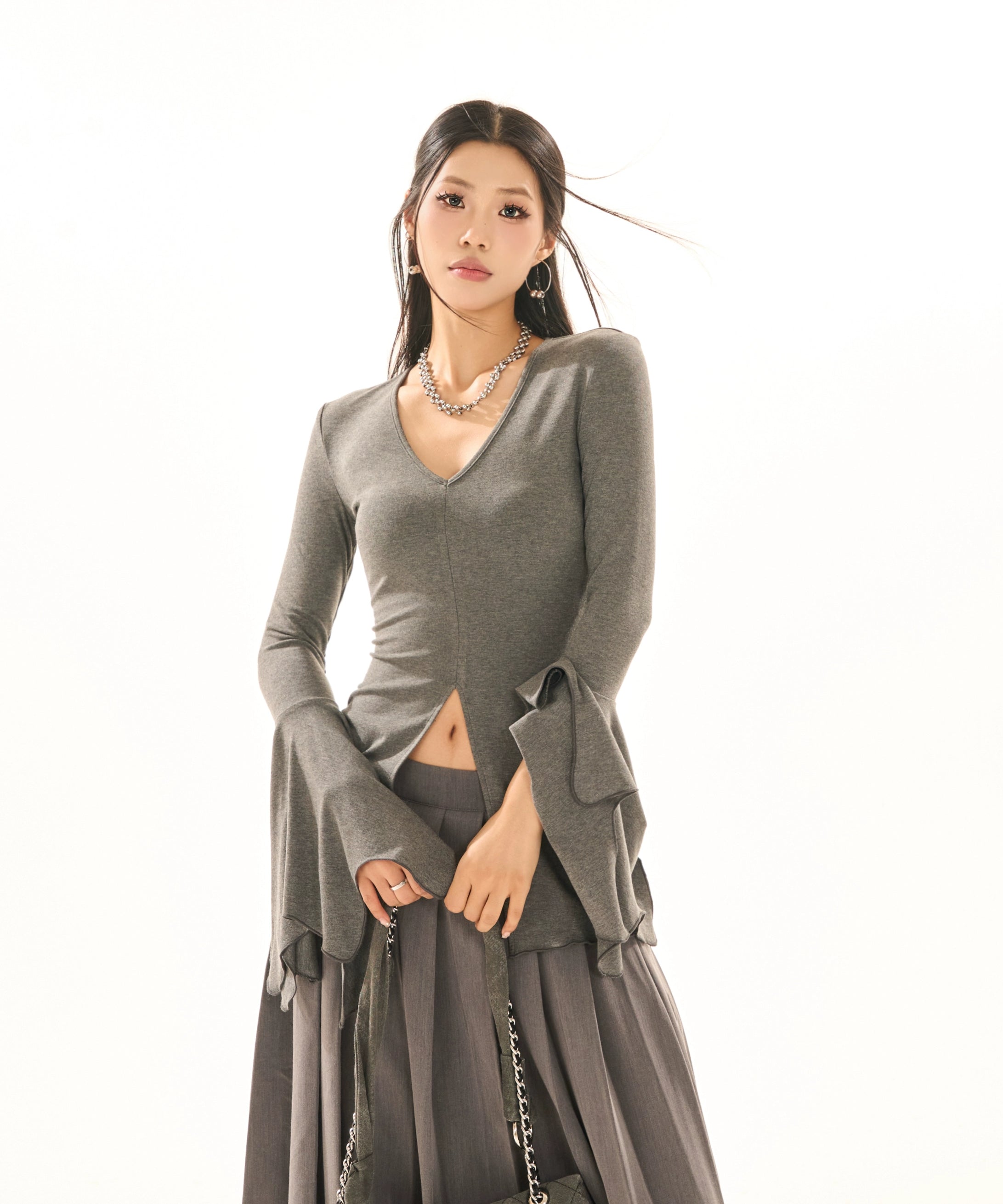 野生zerocircle 黑灰白色针织衫女春夏修身显瘦开叉喇叭袖v领上衣