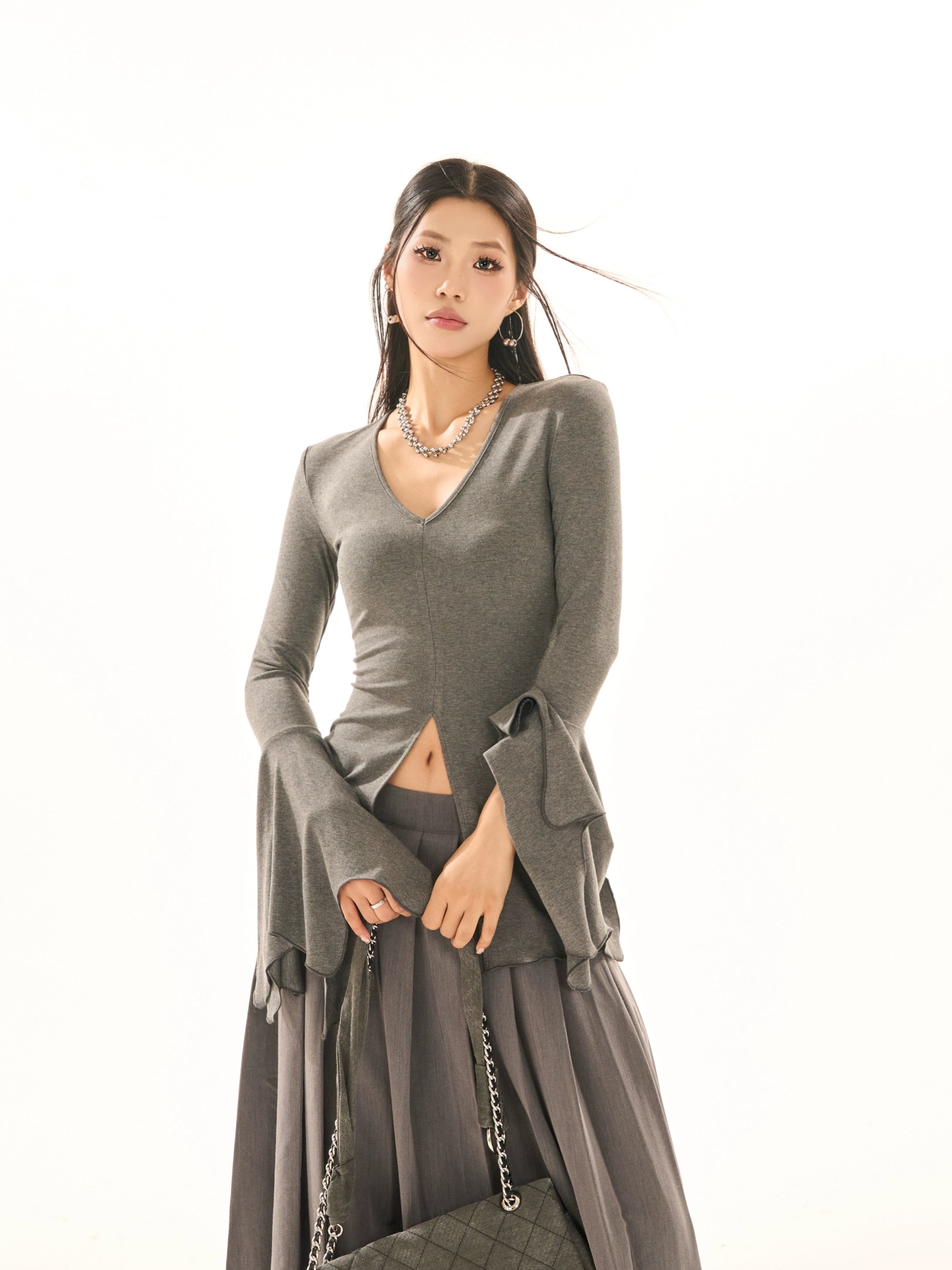 野生zerocircle 黑灰白色针织衫女春夏修身显瘦开叉喇叭袖v领上衣