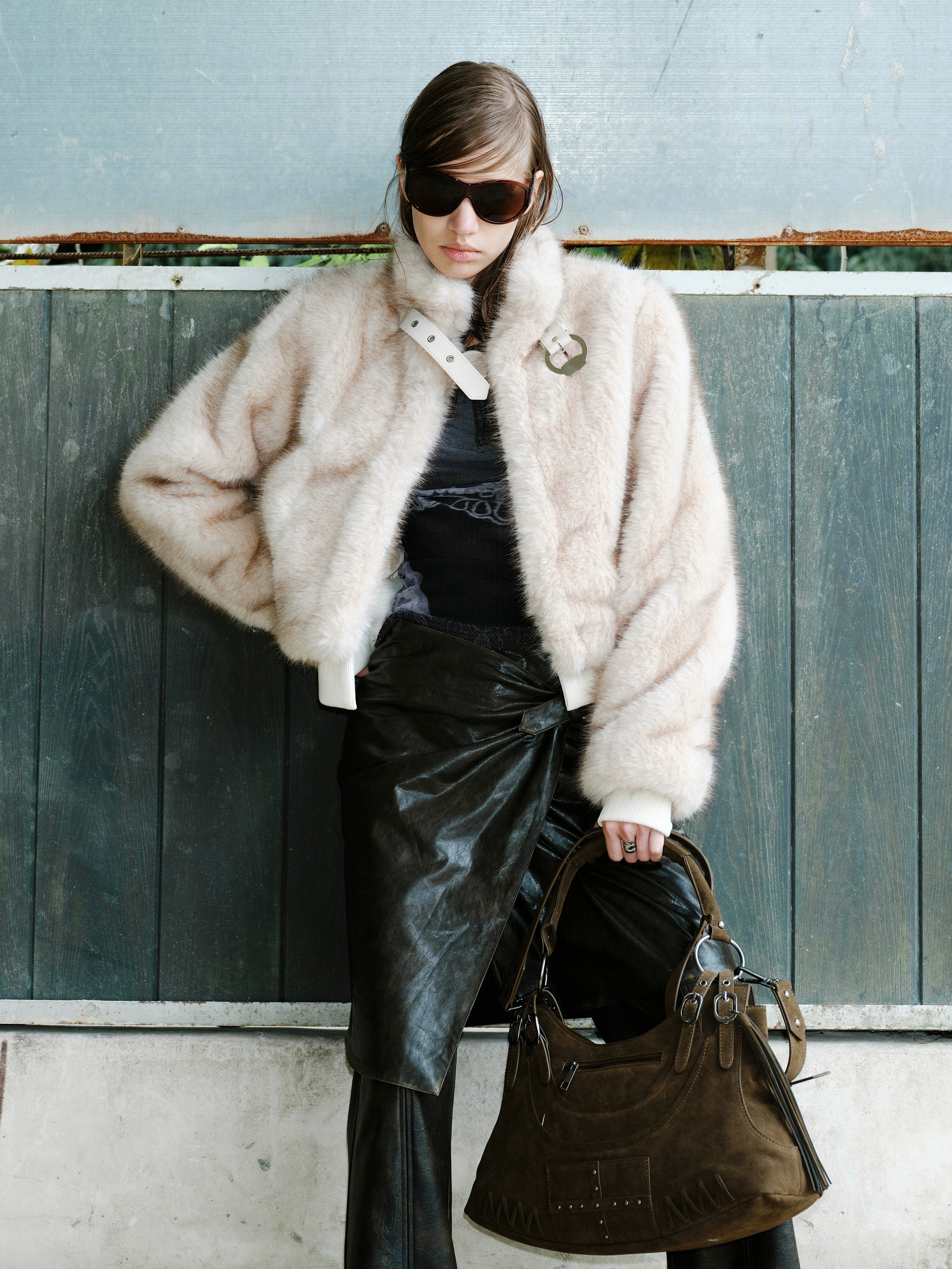 2th Desire时髦复古金属皮扣立领环保皮草女冬季新款保暖毛毛外套