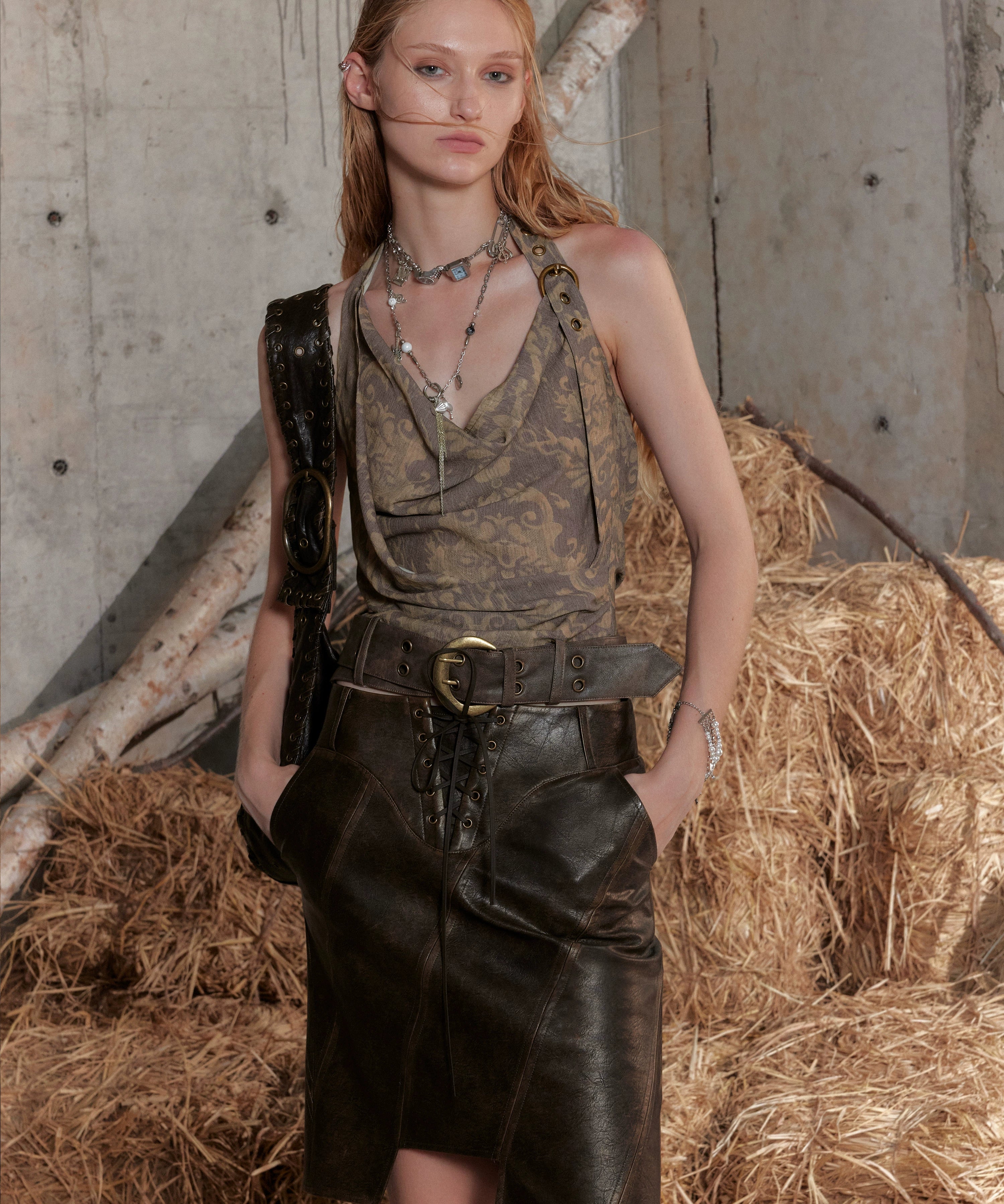 2th Desire荡领解构拼接挂脖露背背心吊带女显瘦高级感无袖上衣