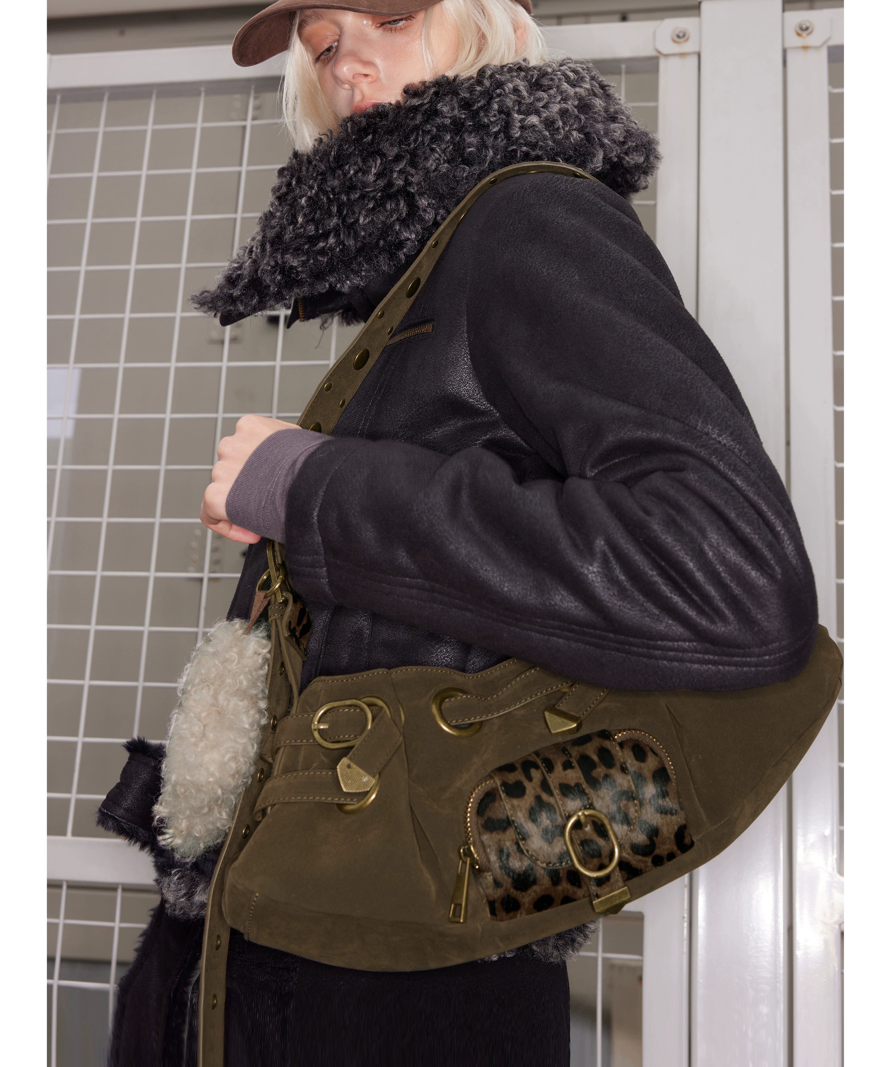 【季末七折】2th Desire重工真皮马毛设计腋下包气眼铆钉斜挎饺包