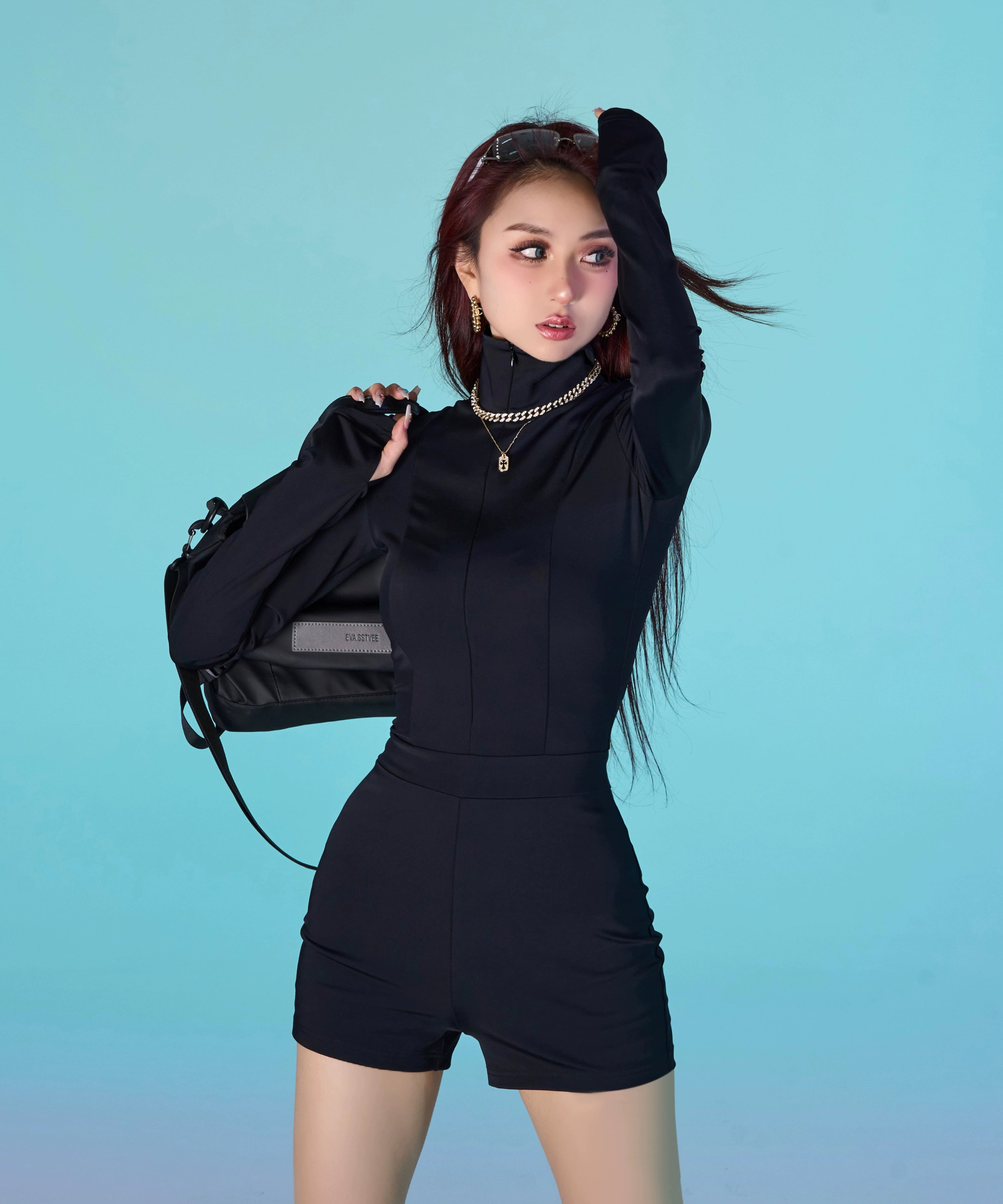 野生zero黑色连体短裤女春秋设计高级感辣妹修身显瘦高领长袖上衣