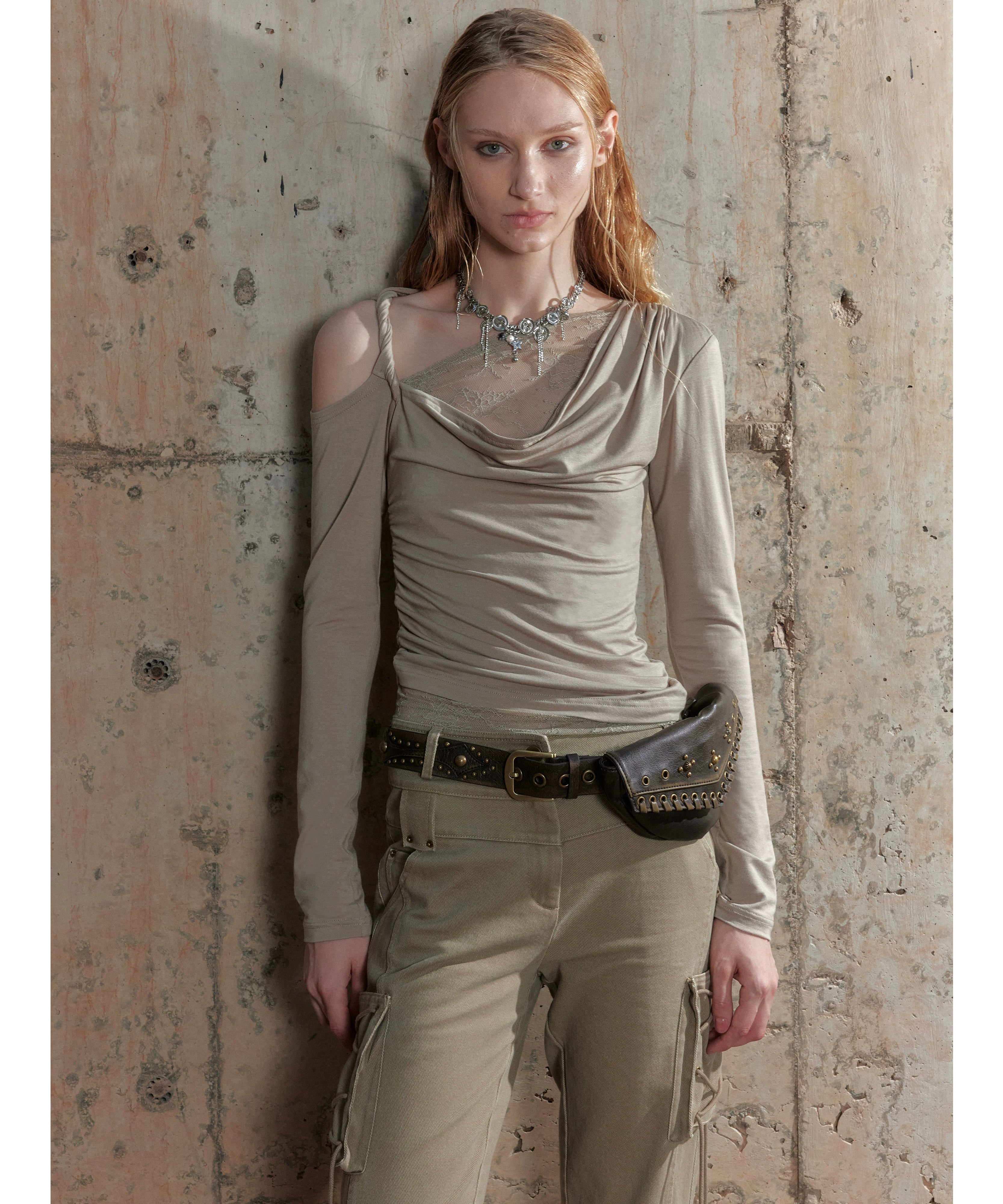 2th Desire斜肩拼接长袖T恤女蕾丝弹力秋季打底衫露肩设计感上衣