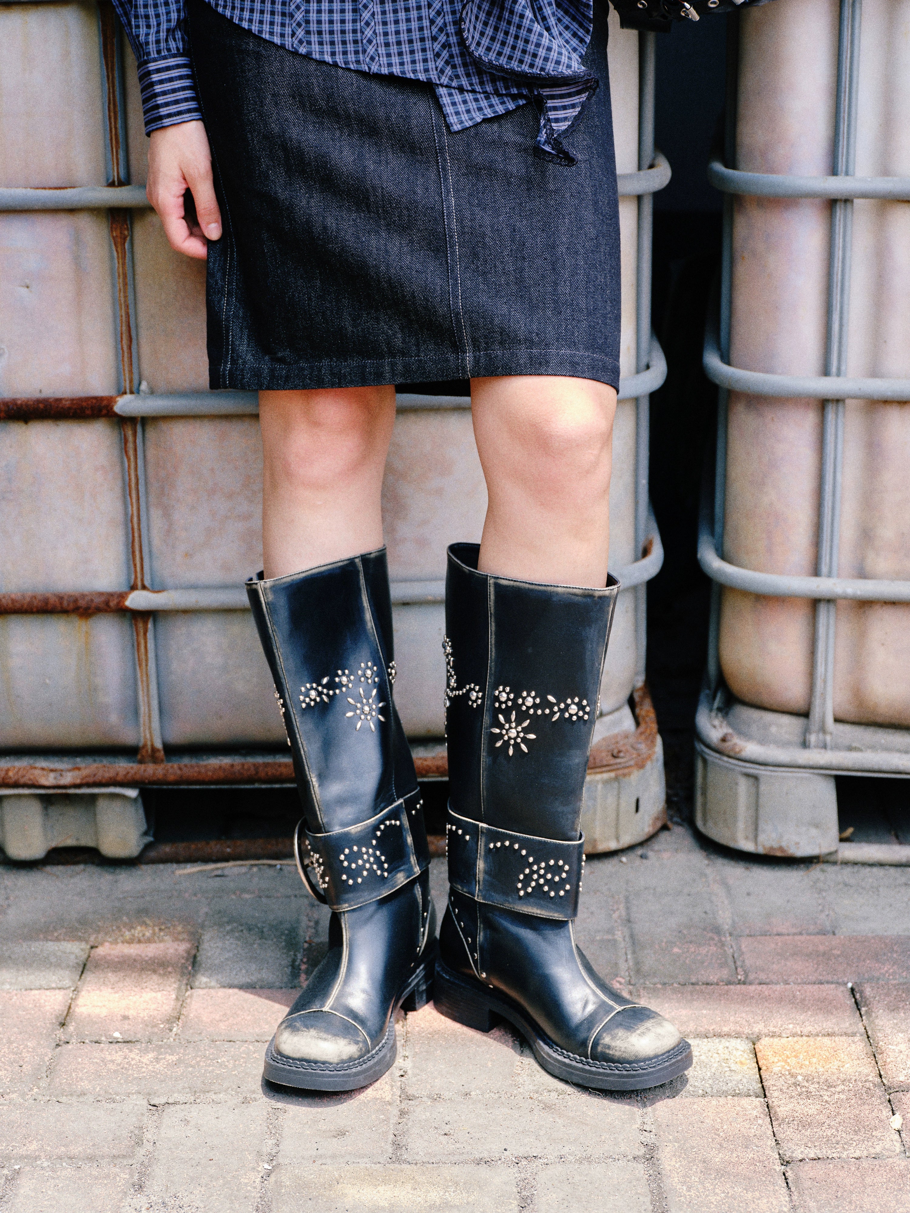 2th Desire原创手工铆钉排列缠绕花朵图案做旧重工擦色朋克长筒靴