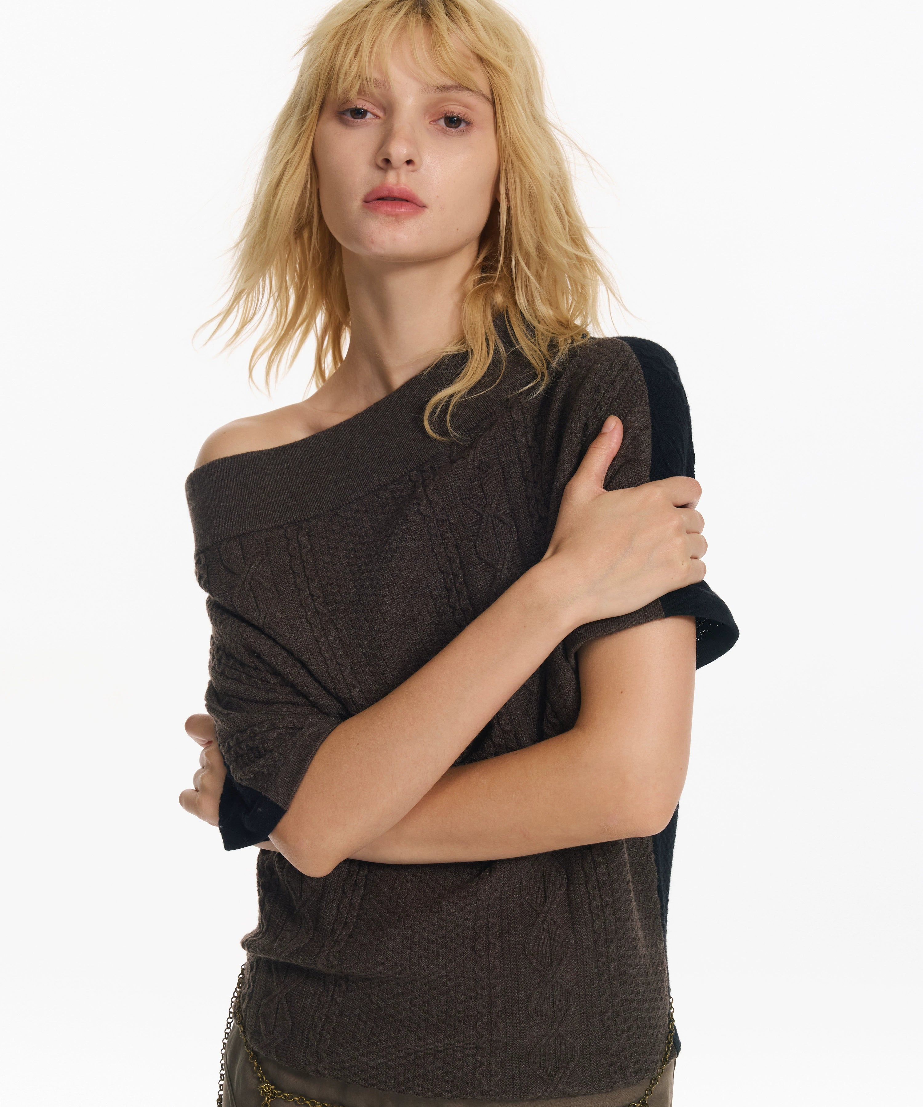 2th Desire 撞色斜肩宽松蝙蝠袖绞花设计感小众短袖外穿毛针织衫