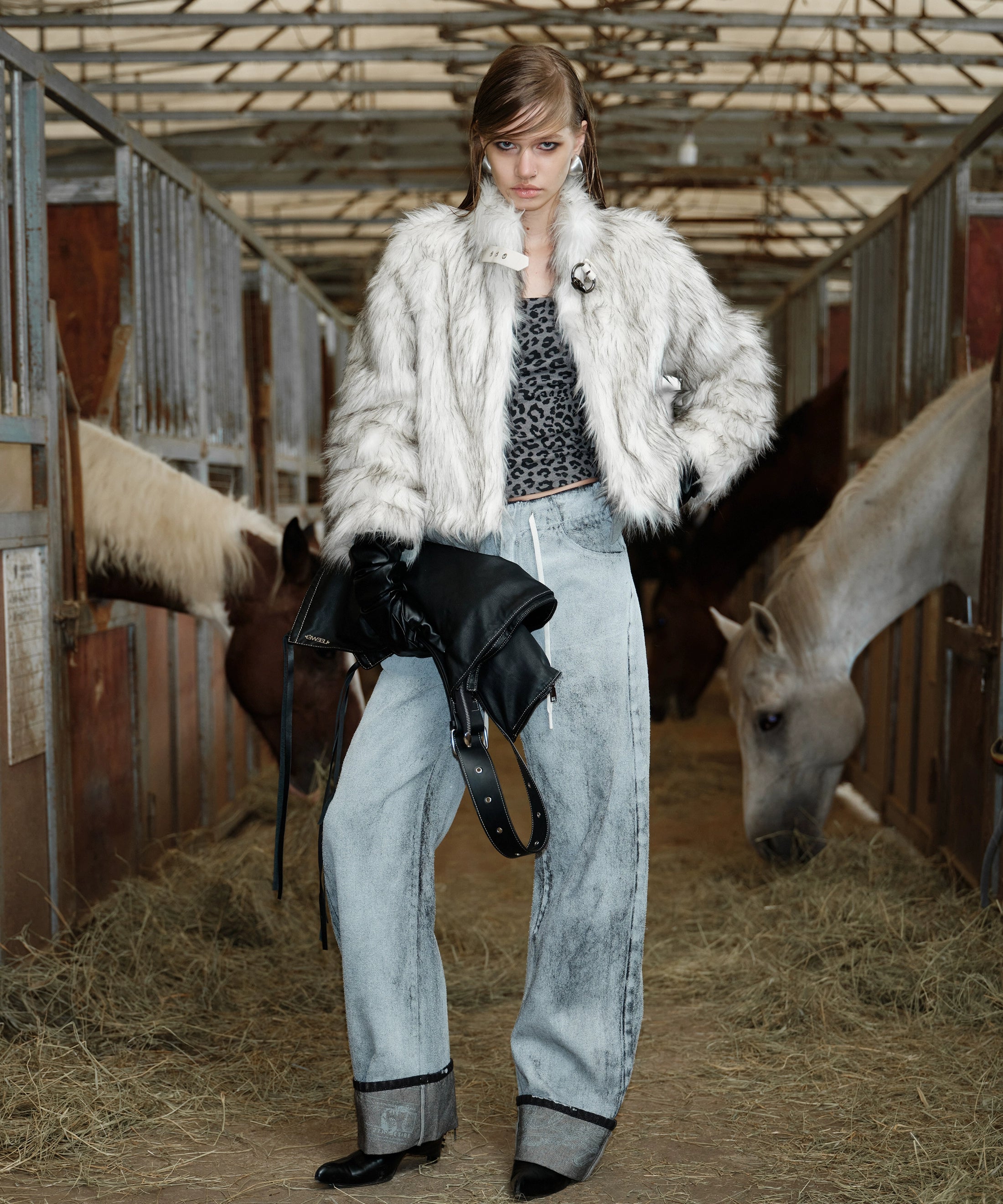 2th Desire时髦复古金属皮扣立领环保皮草女冬季新款保暖毛毛外套