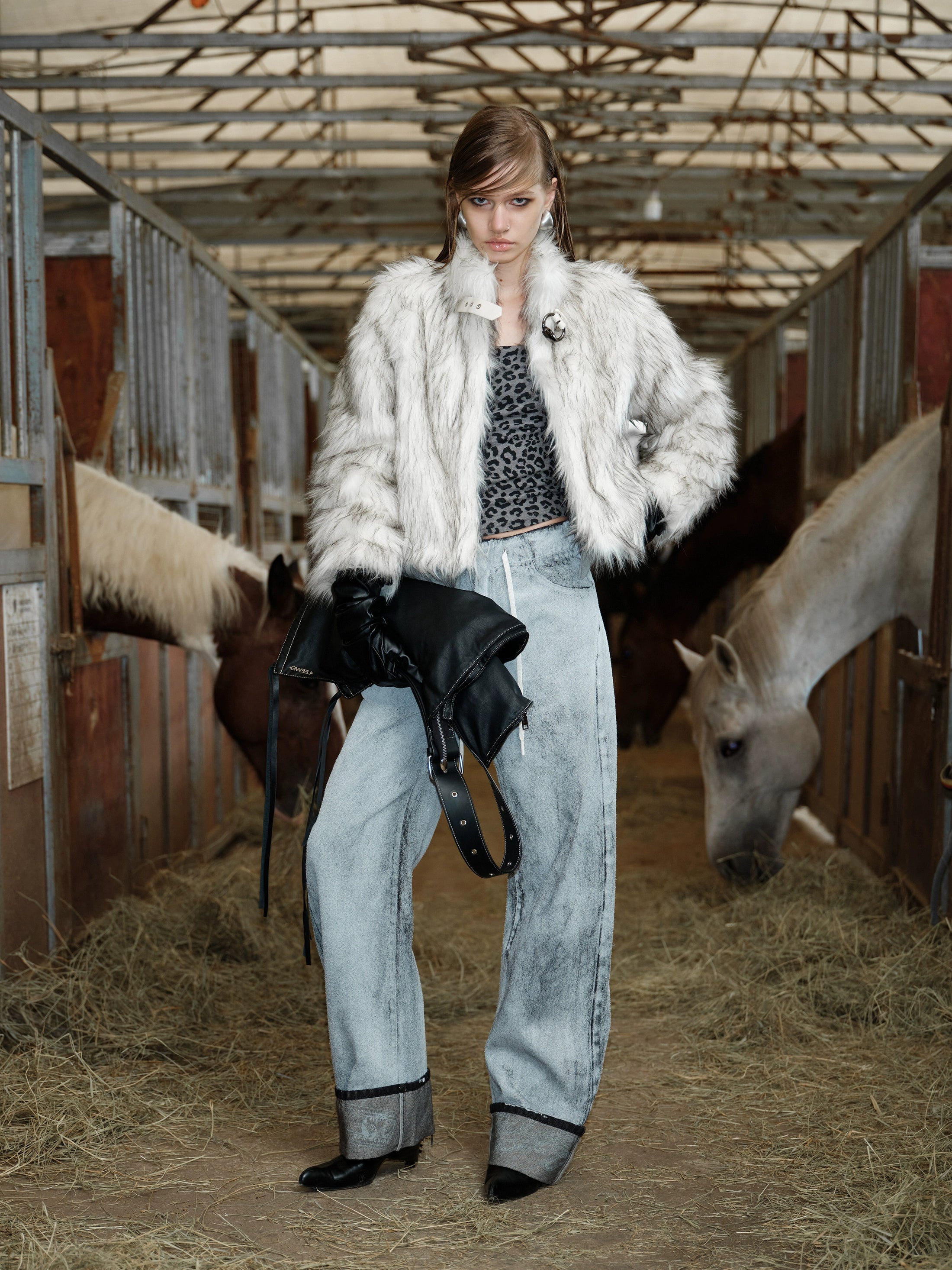 2th Desire时髦复古金属皮扣立领环保皮草女冬季新款保暖毛毛外套