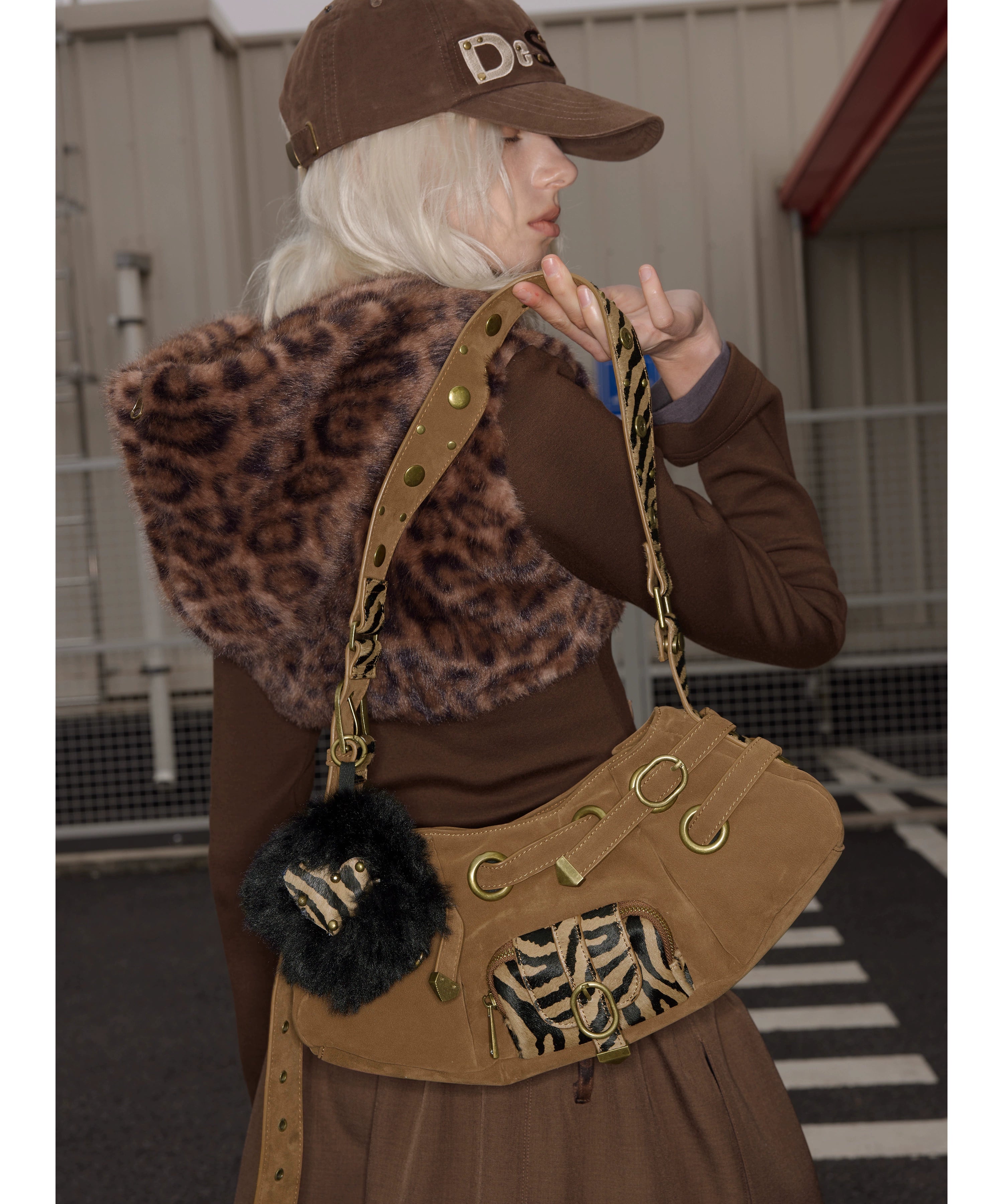 【季末七折】2th Desire重工真皮马毛设计腋下包气眼铆钉斜挎饺包