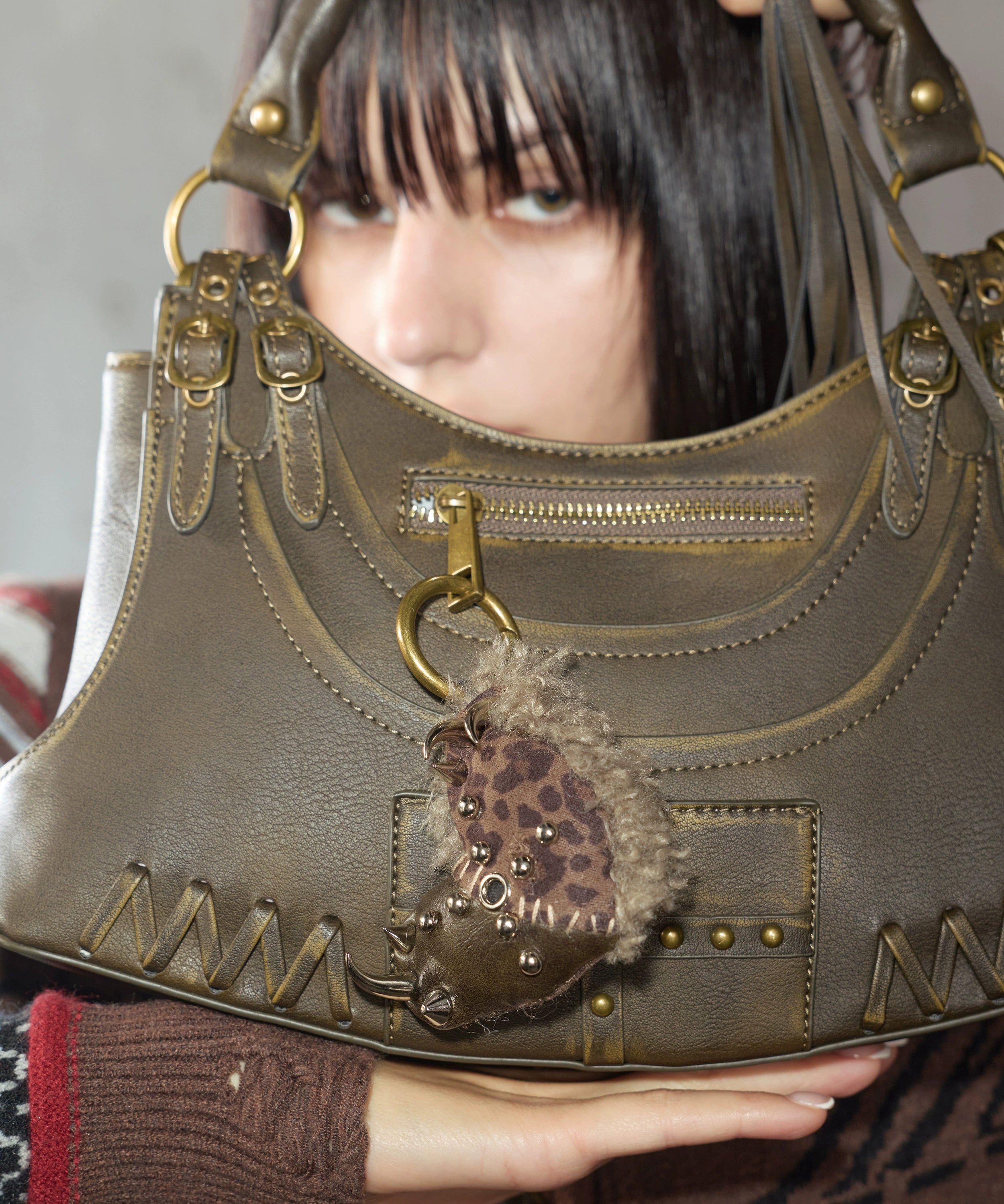 2th Desire原创手工编织独特设计感复古爱心毛毛豹纹铆钉包挂挂饰