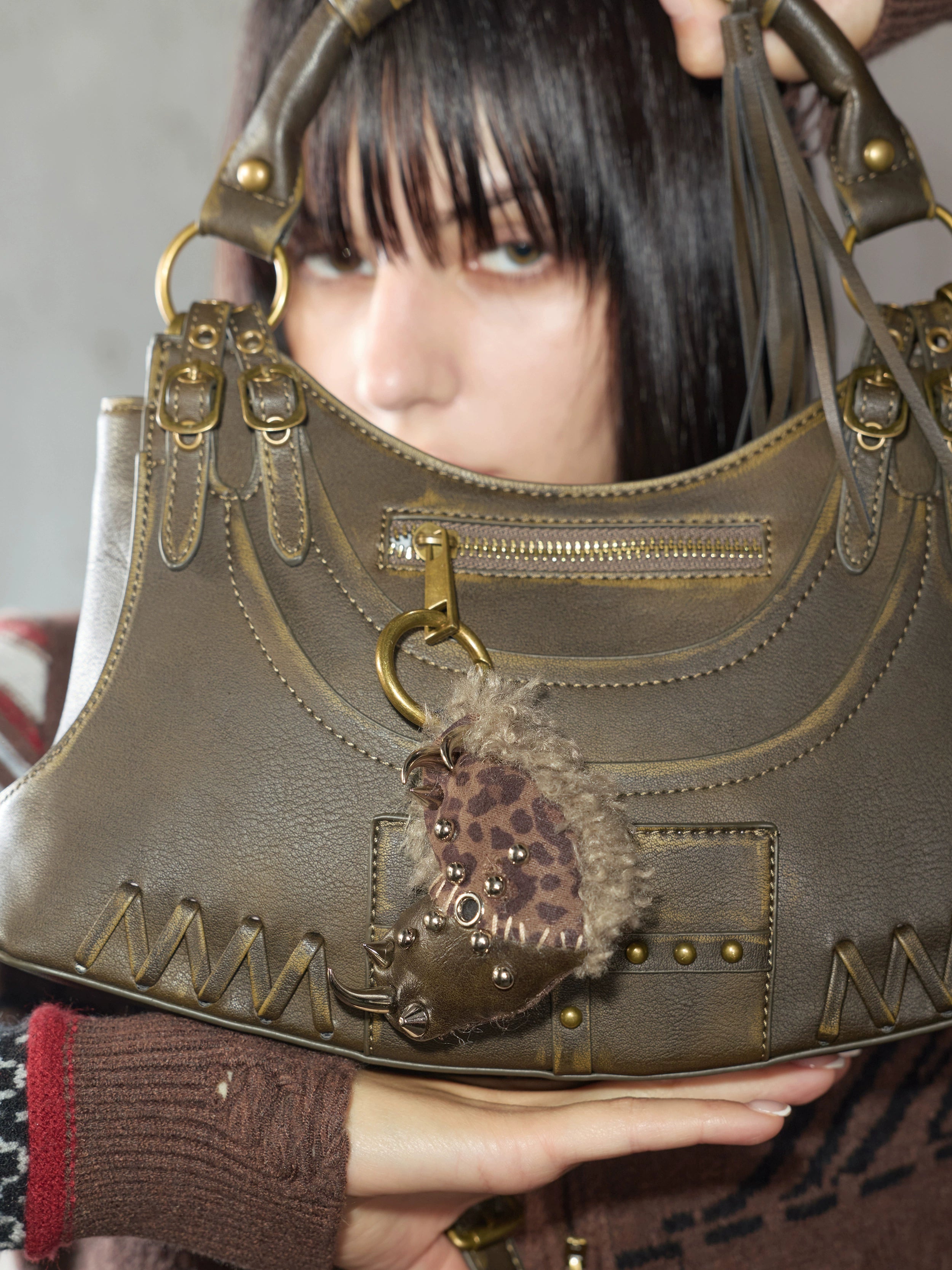 2th Desire原创手工编织独特设计感复古爱心毛毛豹纹铆钉包挂挂饰