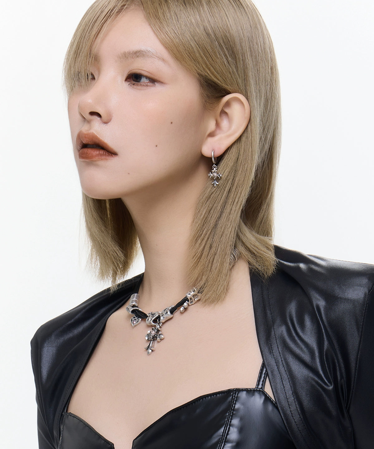 超A的骷髅头小耳钉！SUMIYAKI 做旧钛银耳饰