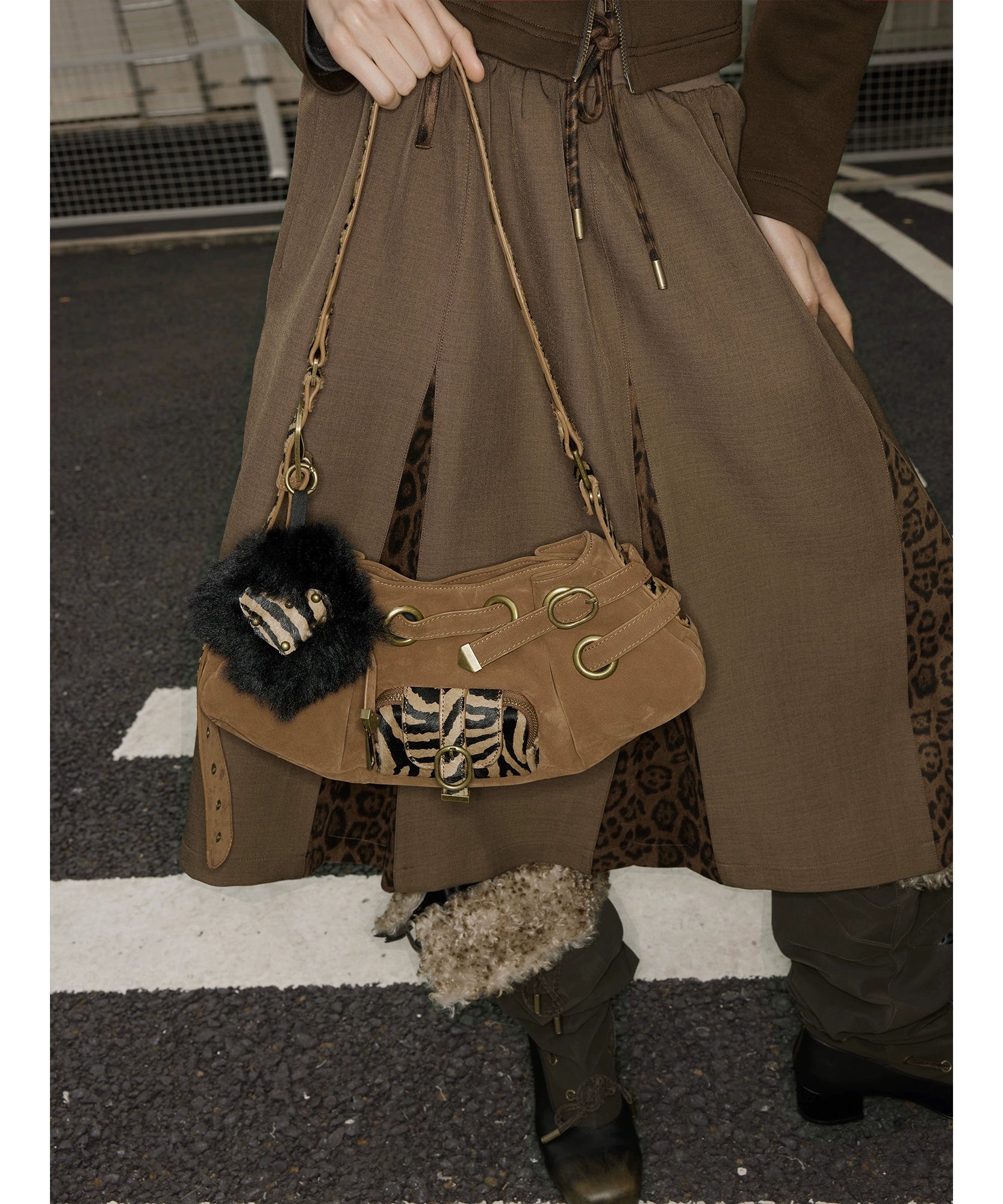 【季末七折】2th Desire重工真皮马毛设计腋下包气眼铆钉斜挎饺包