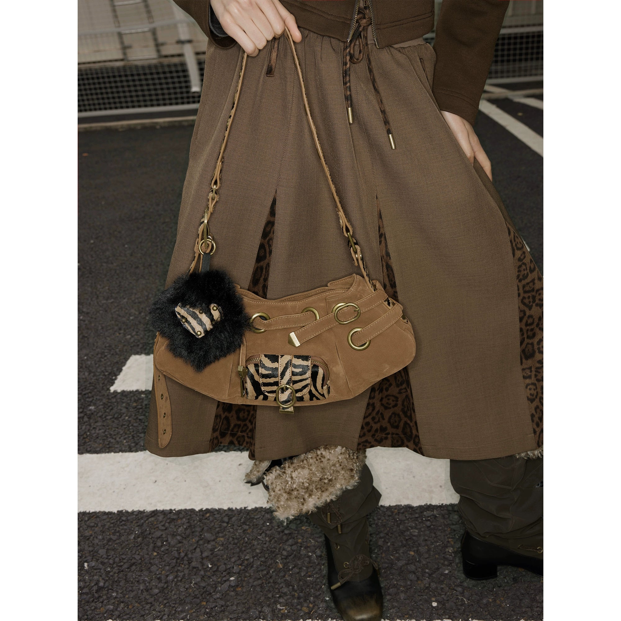 【季末七折】2th Desire重工真皮马毛设计腋下包气眼铆钉斜挎饺包