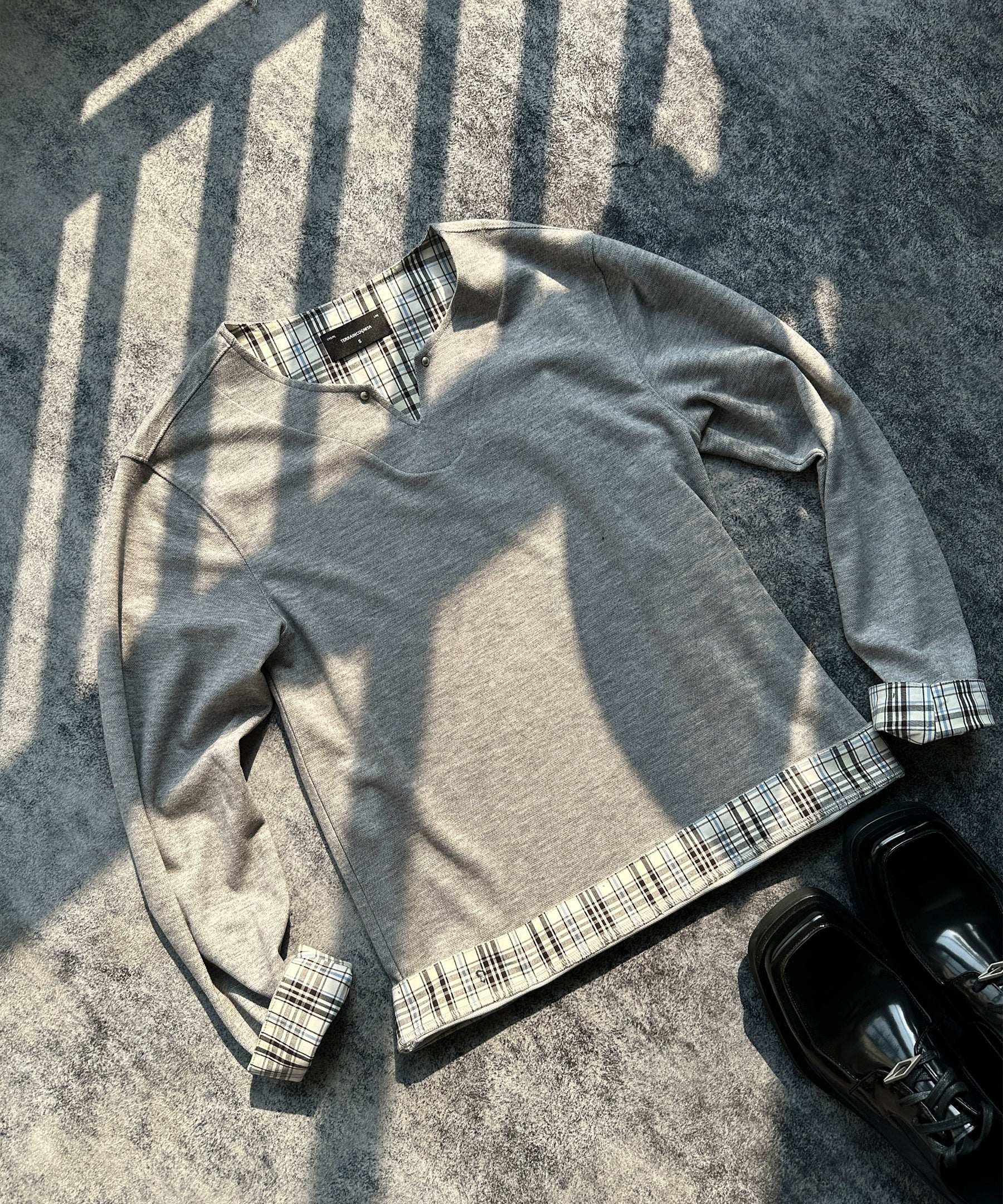 双色V领格纹拼接长袖T恤打底日常通勤搭配TERRAINCOGNITA25SS