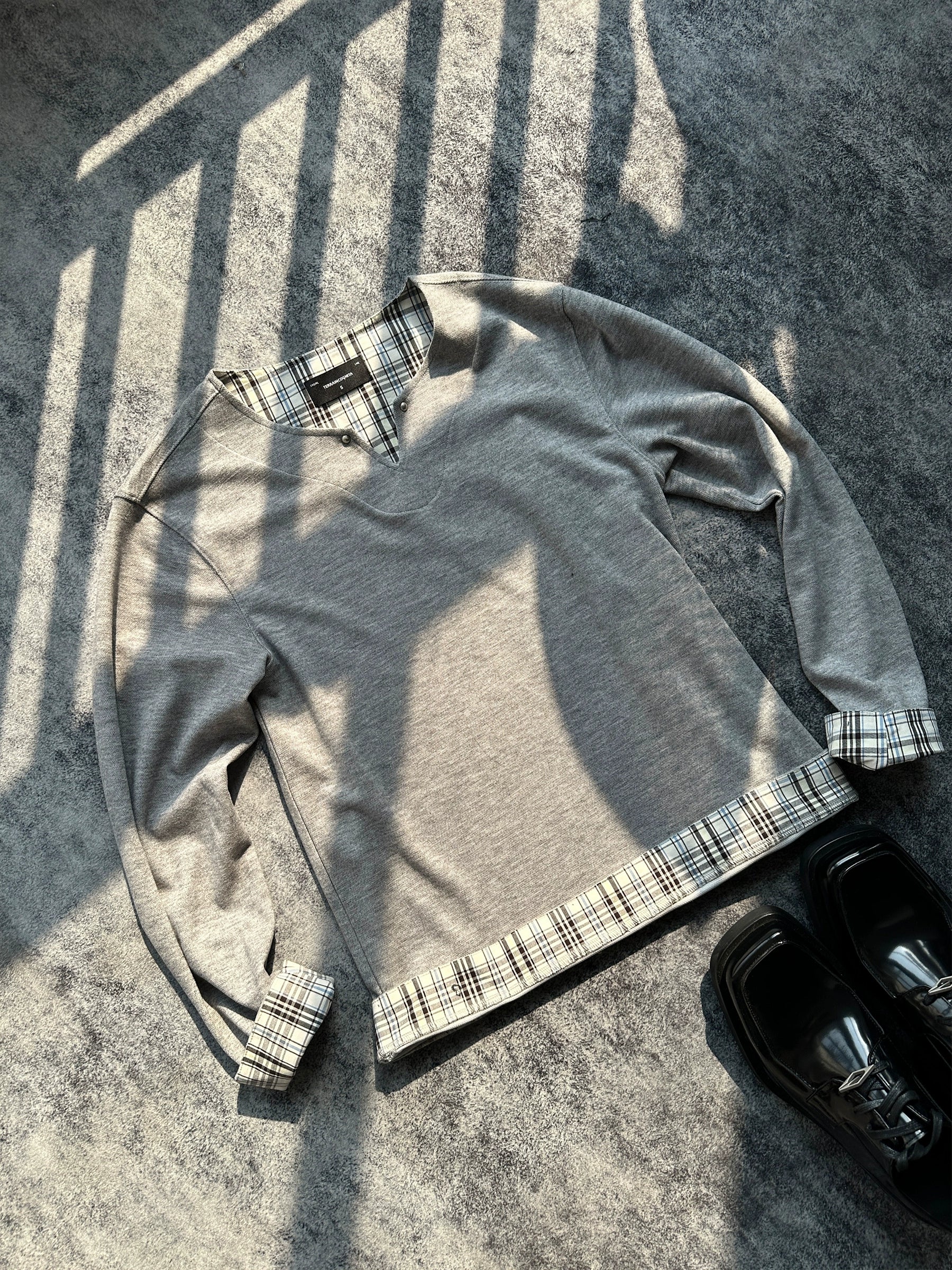 双色V领格纹拼接长袖T恤打底日常通勤搭配TERRAINCOGNITA25SS