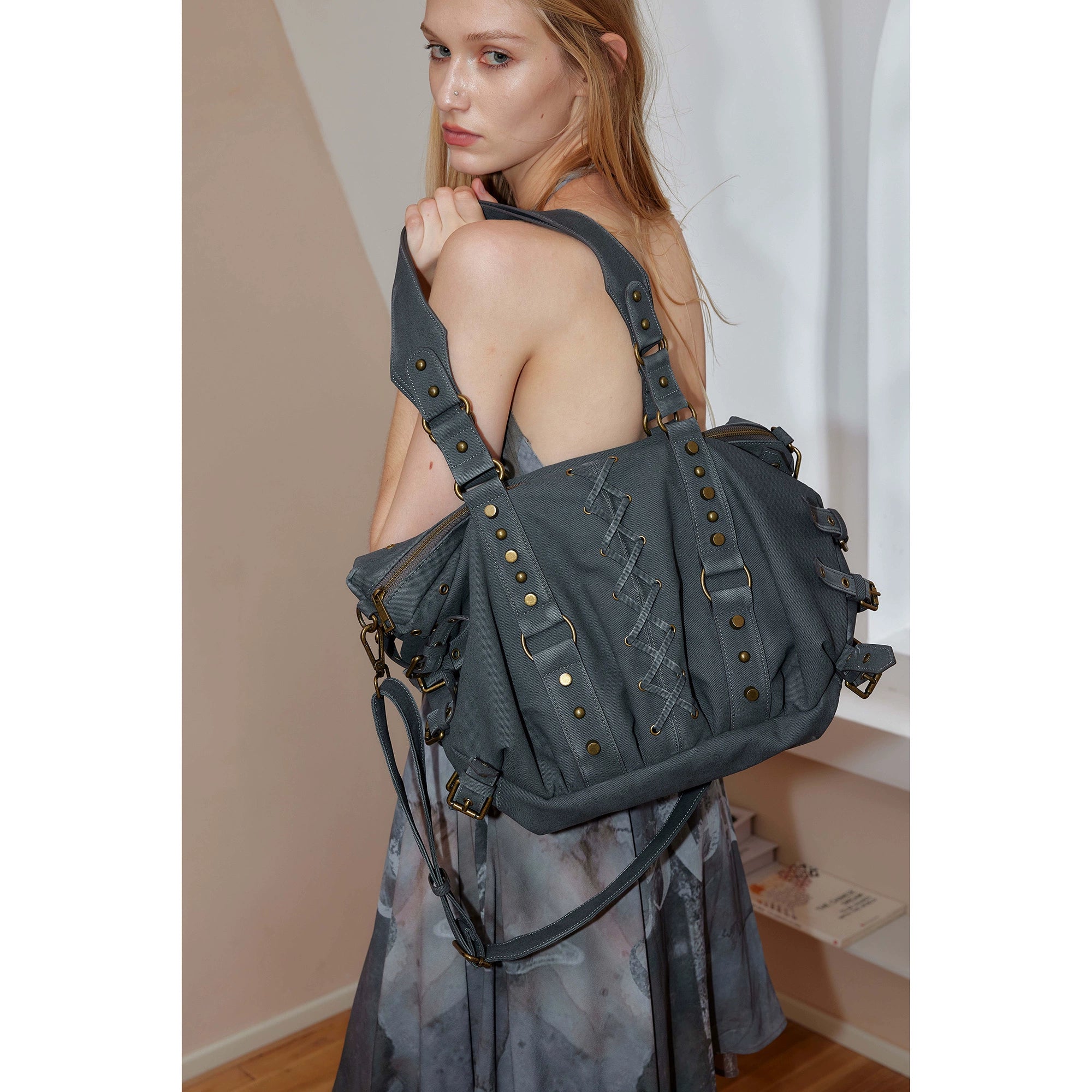 2th Desire绑带朋克机车气眼铆钉重工大容量通勤托特包单肩斜挎包