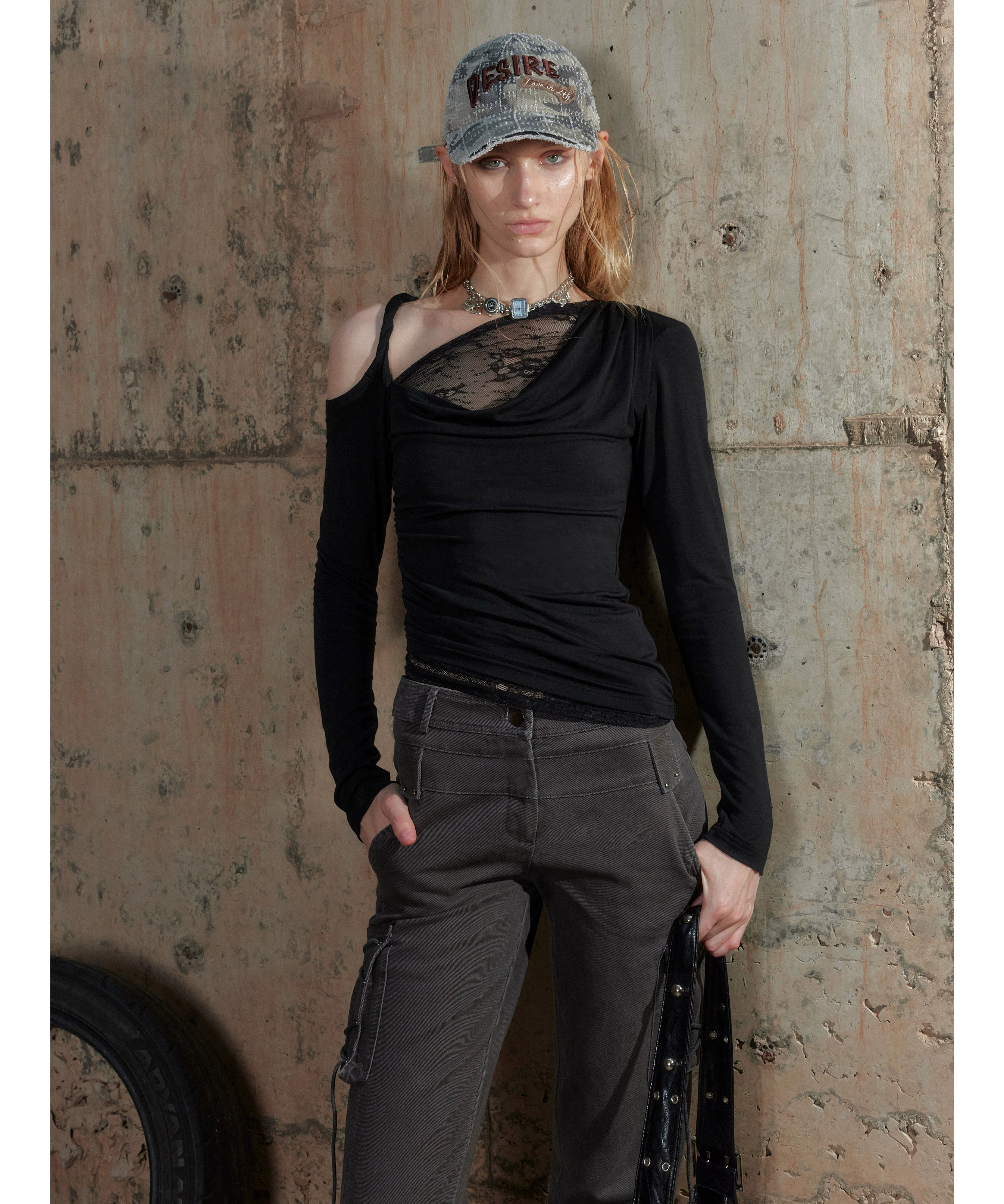 2th Desire斜肩拼接长袖T恤女蕾丝弹力秋季打底衫露肩设计感上衣