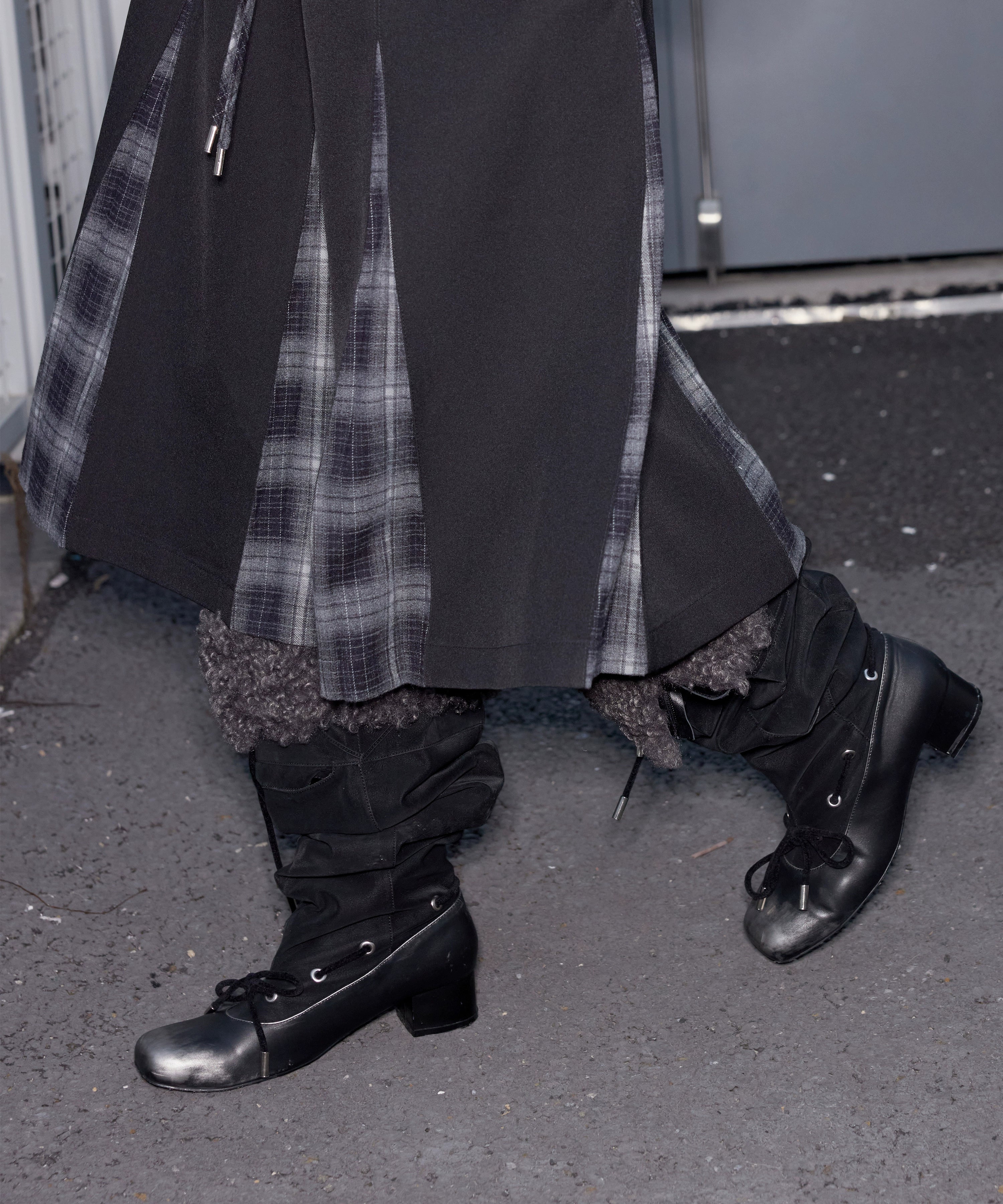 2th Desire可拆卸翻领毛毛擦色麂皮方头鞋时装靴子绑带长筒堆堆靴