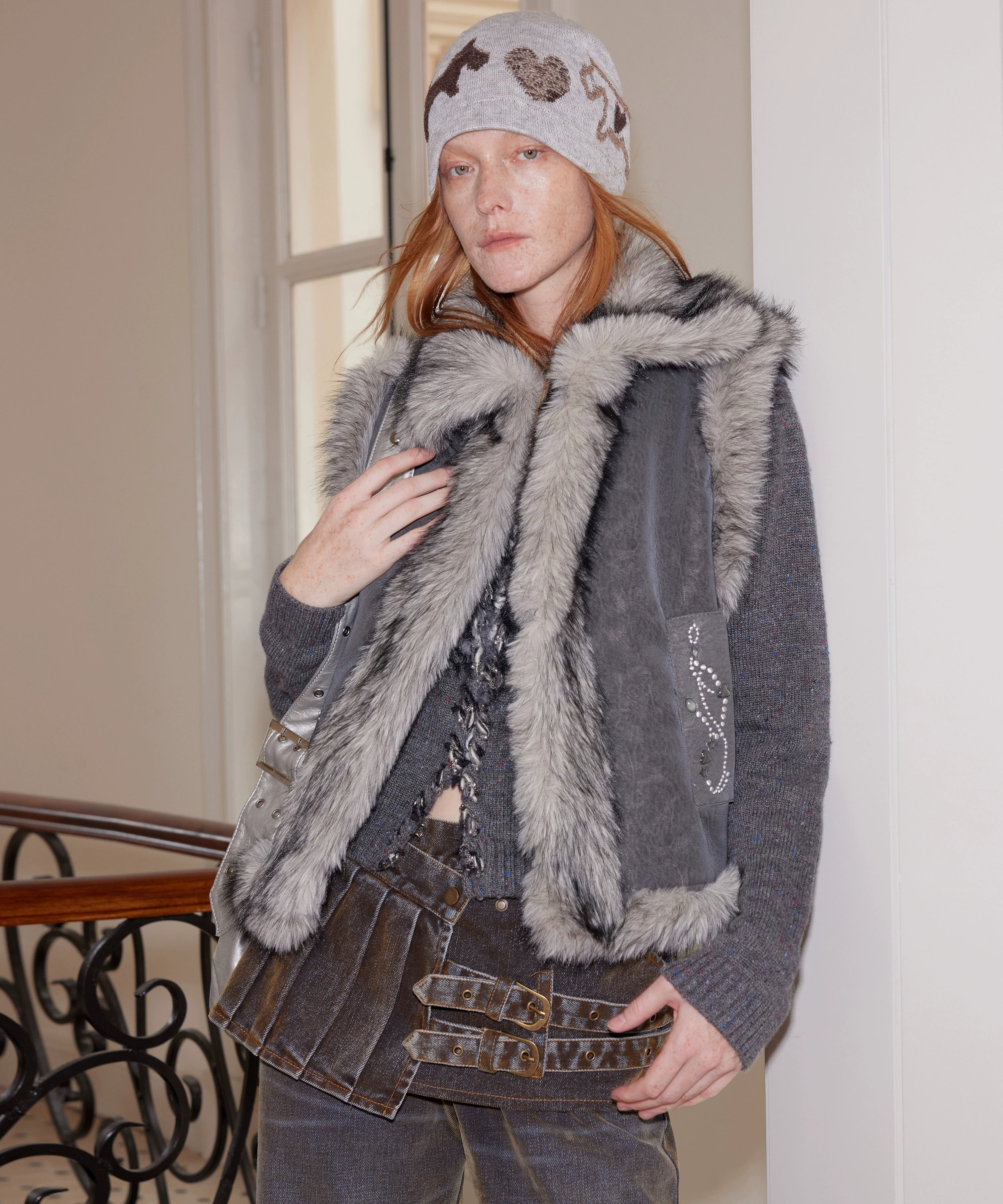 2th Desire韩国进口烫钻复古麂皮绒环保皮草马甲女显气质毛毛上衣