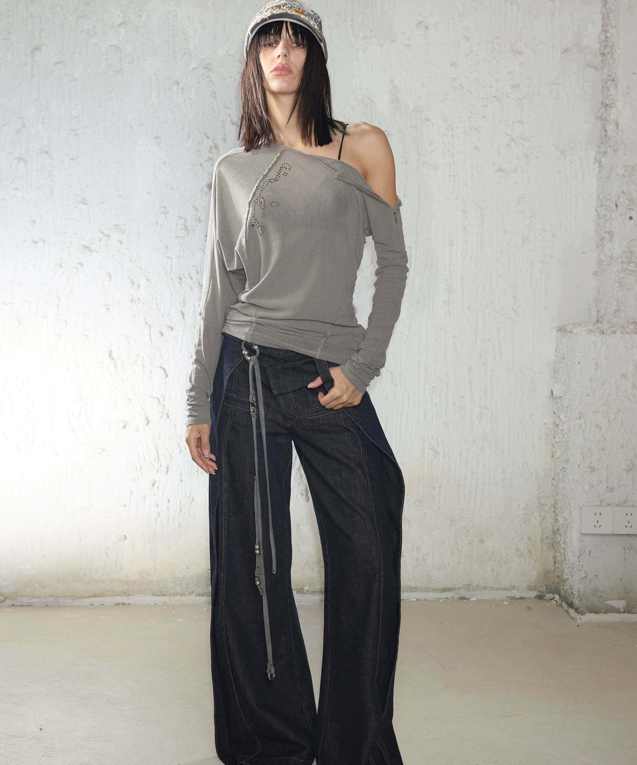 2th Desire重工手工烫钻不规则毛边露肩微透长袖针织打底衫上衣