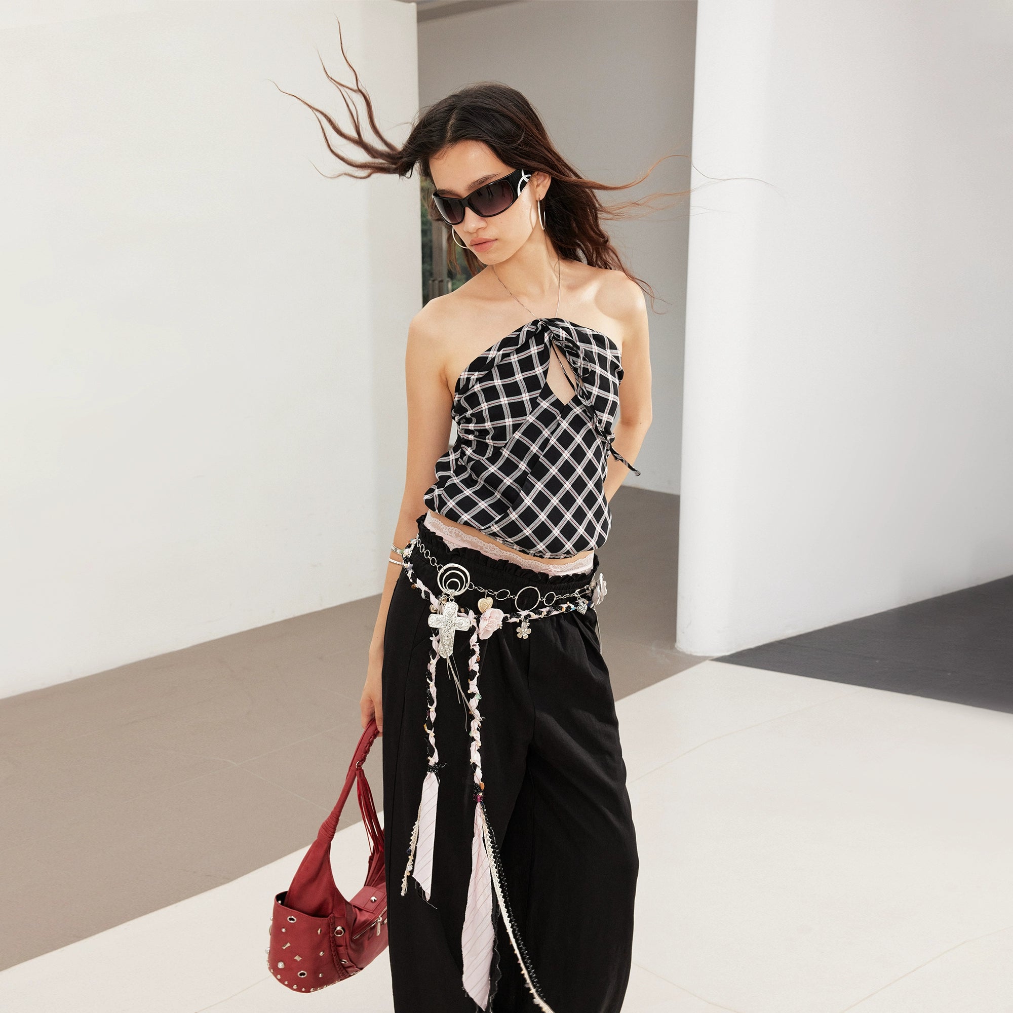 2th Desire复古蛇纹褶皱绑带花苞链条甜辣挂脖吊带露肩格纹上衣女