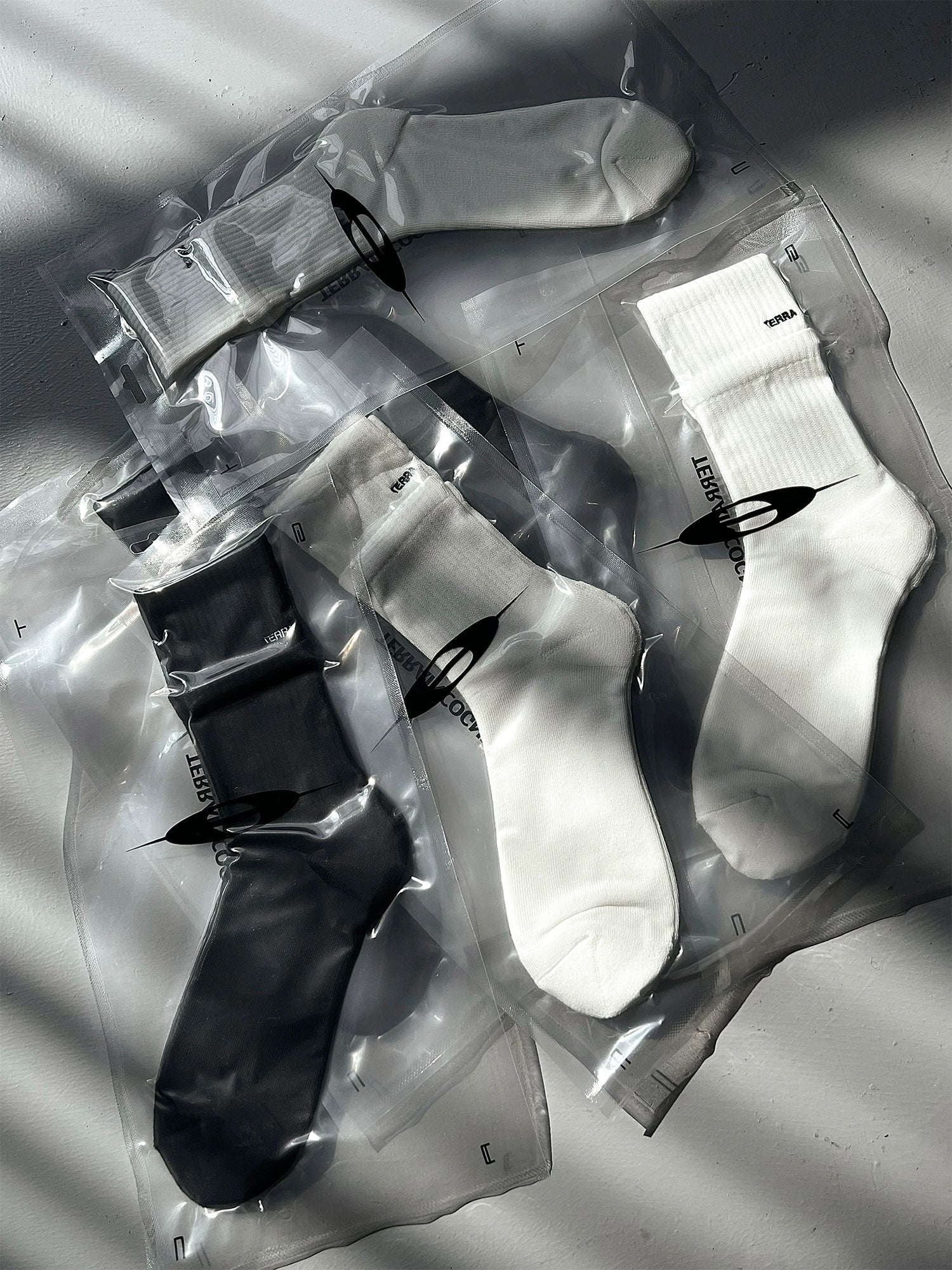 长绒棉吸汗透气黑白双色假两层品牌英文刺绣长袜TERRAINCOGNITA