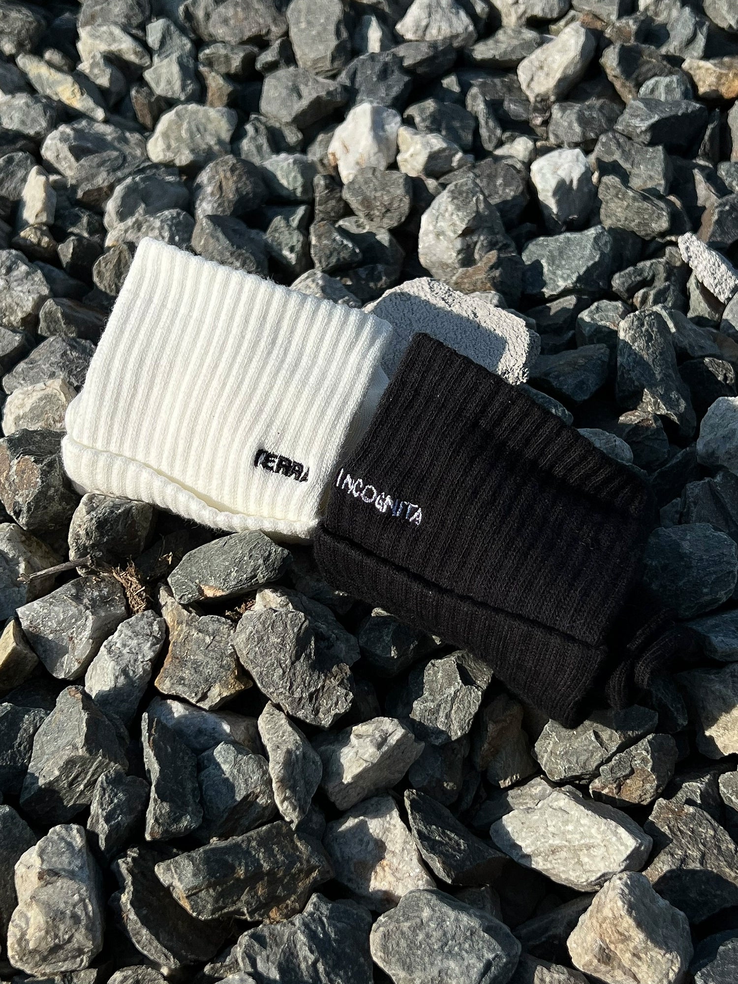 长绒棉吸汗透气黑白双色假两层品牌英文刺绣长袜TERRAINCOGNITA