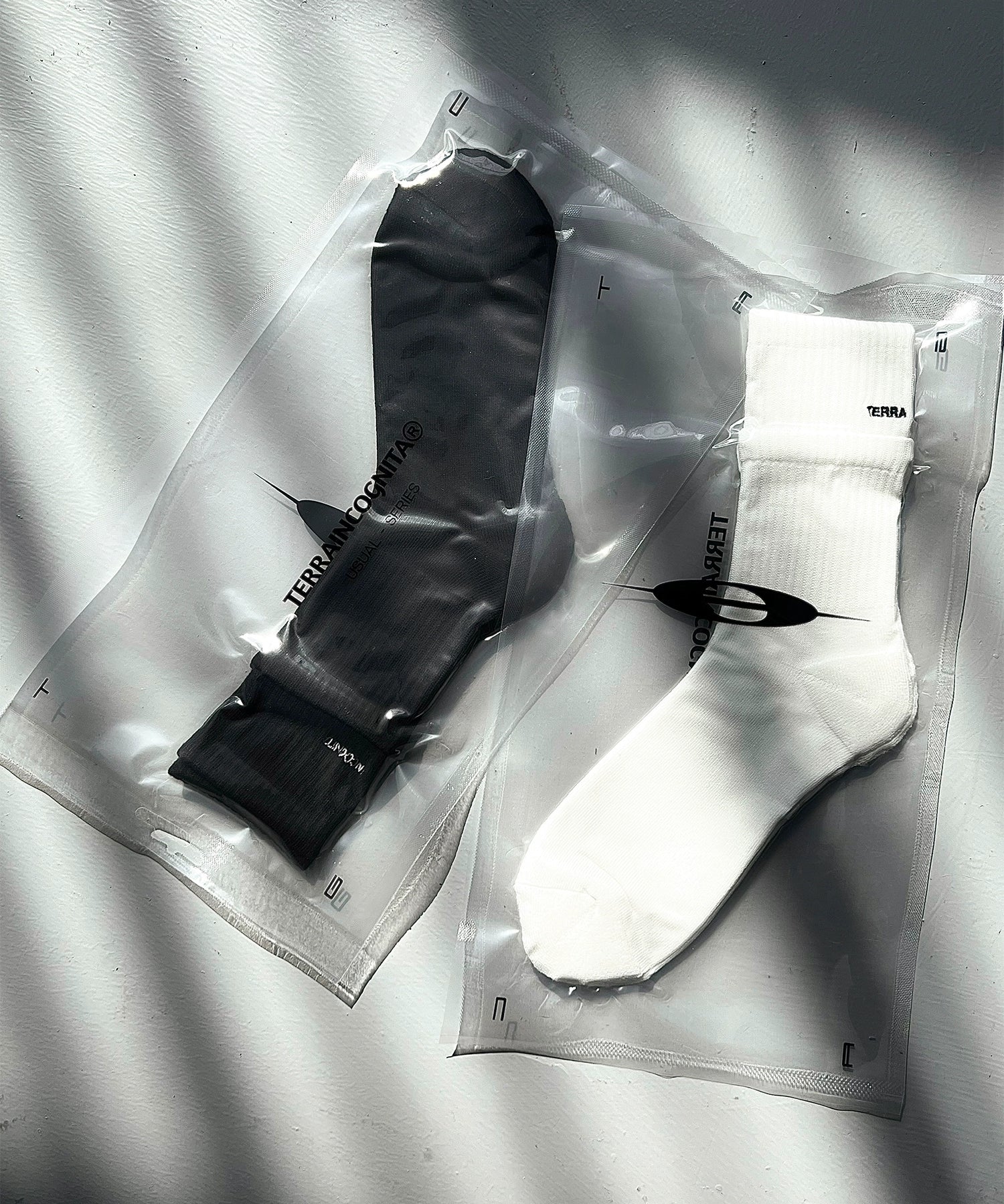 长绒棉吸汗透气黑白双色假两层品牌英文刺绣长袜TERRAINCOGNITA