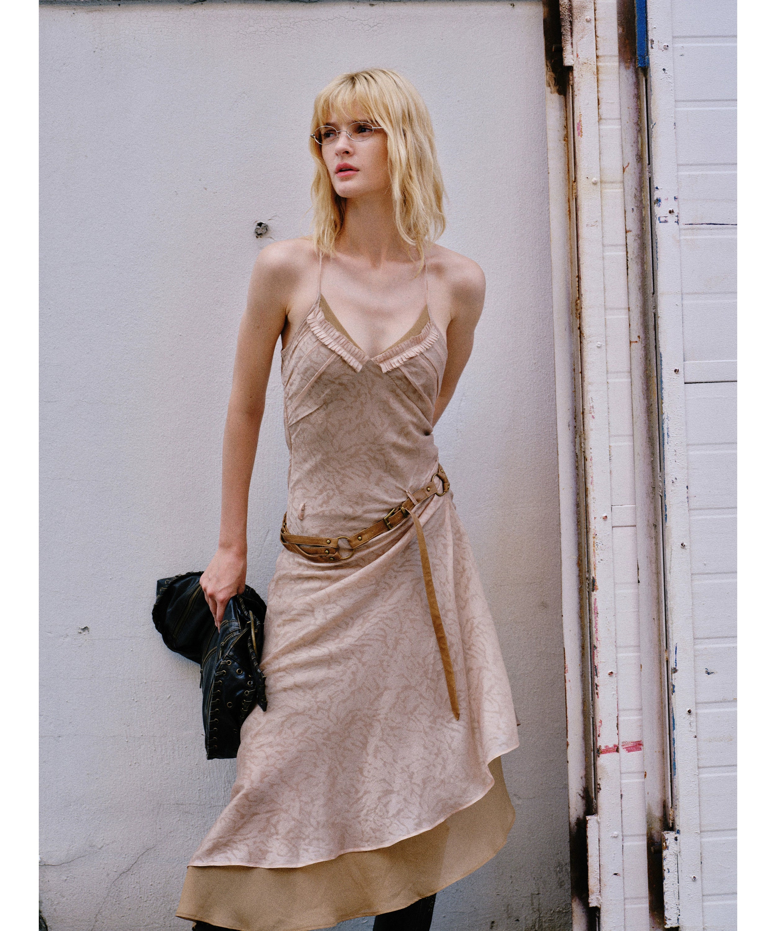 2th Desire原创复古印花双层不规则下摆挂脖吊带收腰长款连衣裙