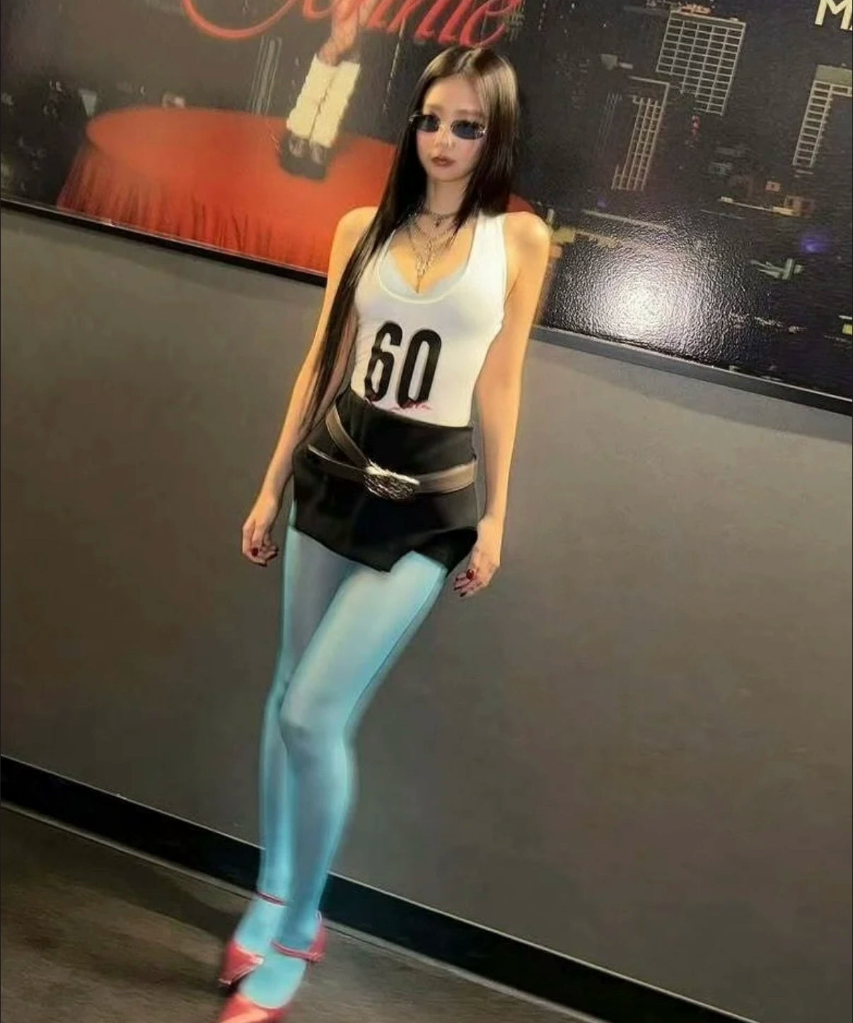 （晚安安）现货 JENNIE同款MOWALOLA x MISS SIXTY印花挂脖背心