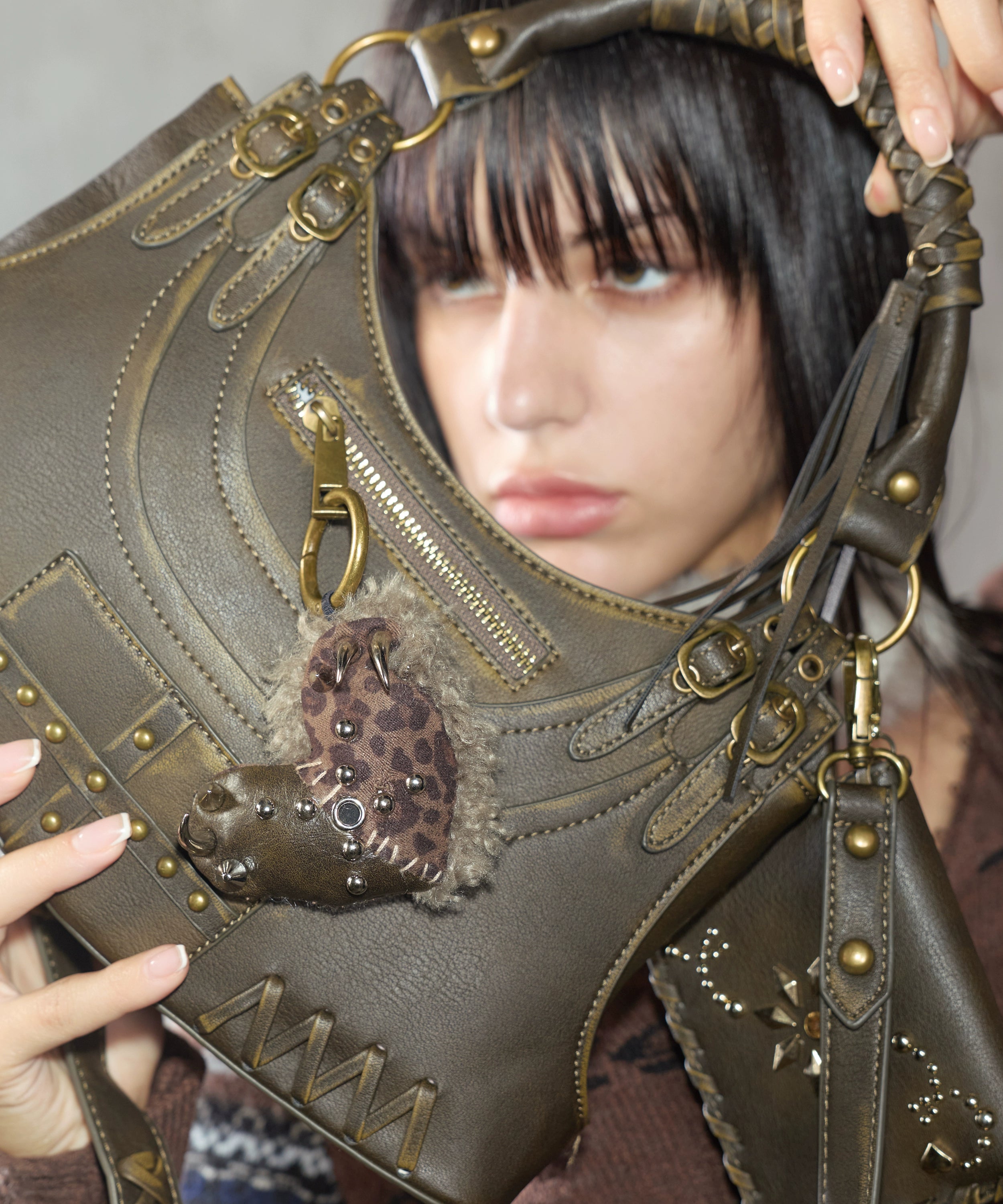 2th Desire原创手工编织独特设计感复古爱心毛毛豹纹铆钉包挂挂饰