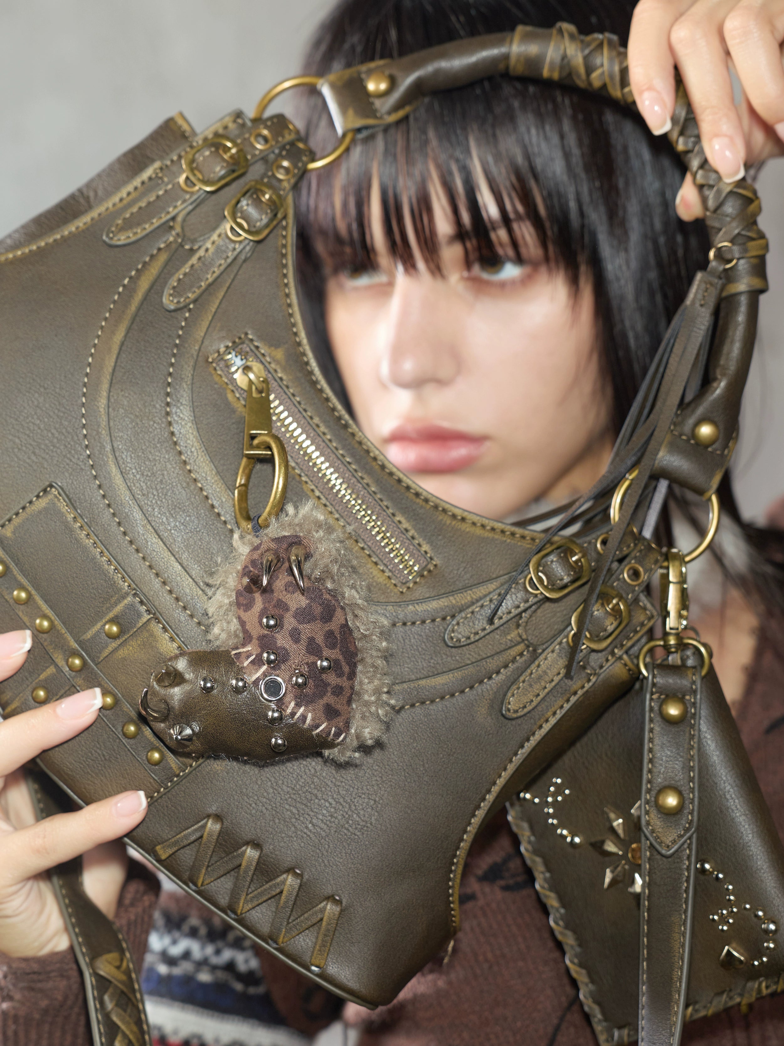 2th Desire原创手工编织独特设计感复古爱心毛毛豹纹铆钉包挂挂饰