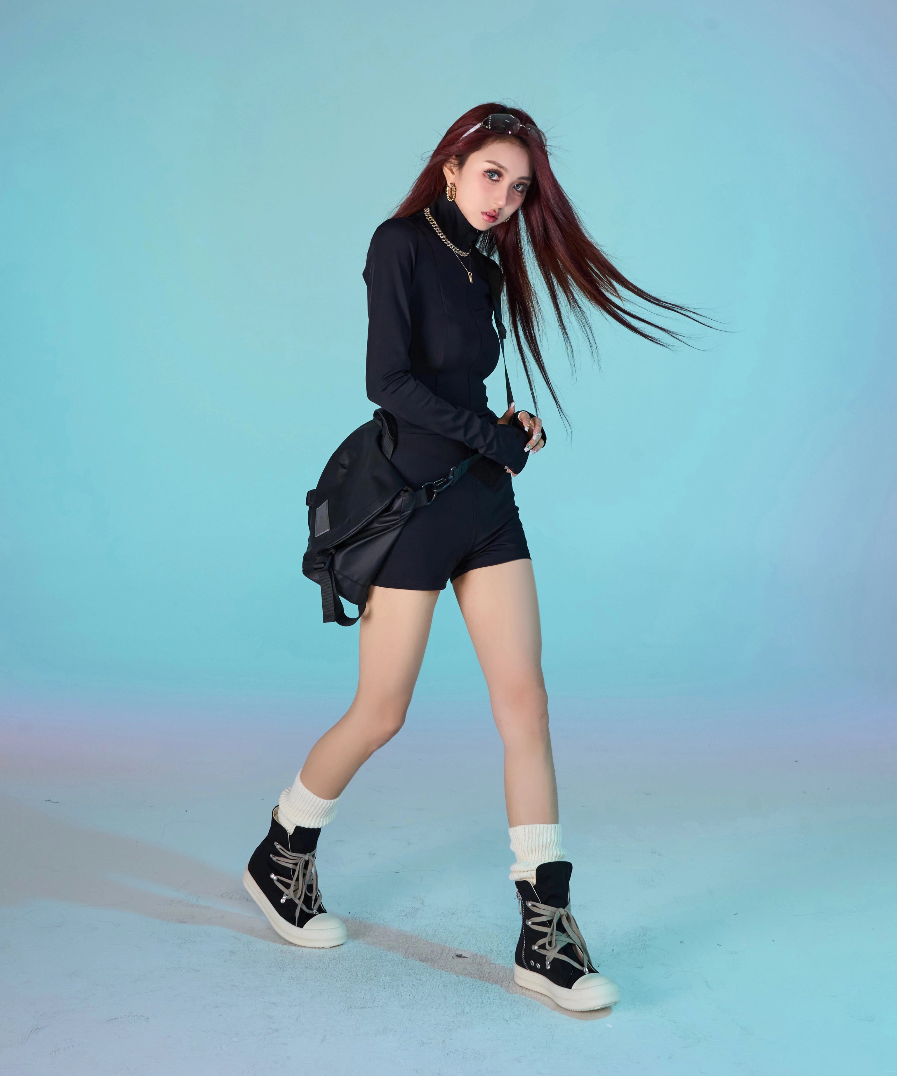 野生zero黑色连体短裤女春秋设计高级感辣妹修身显瘦高领长袖上衣