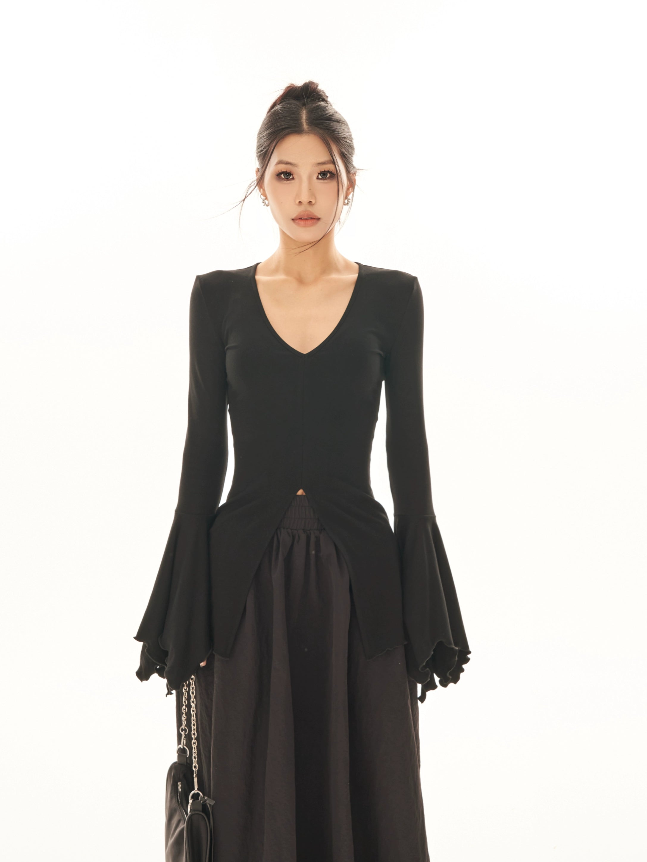 野生zerocircle 黑灰白色针织衫女春夏修身显瘦开叉喇叭袖v领上衣