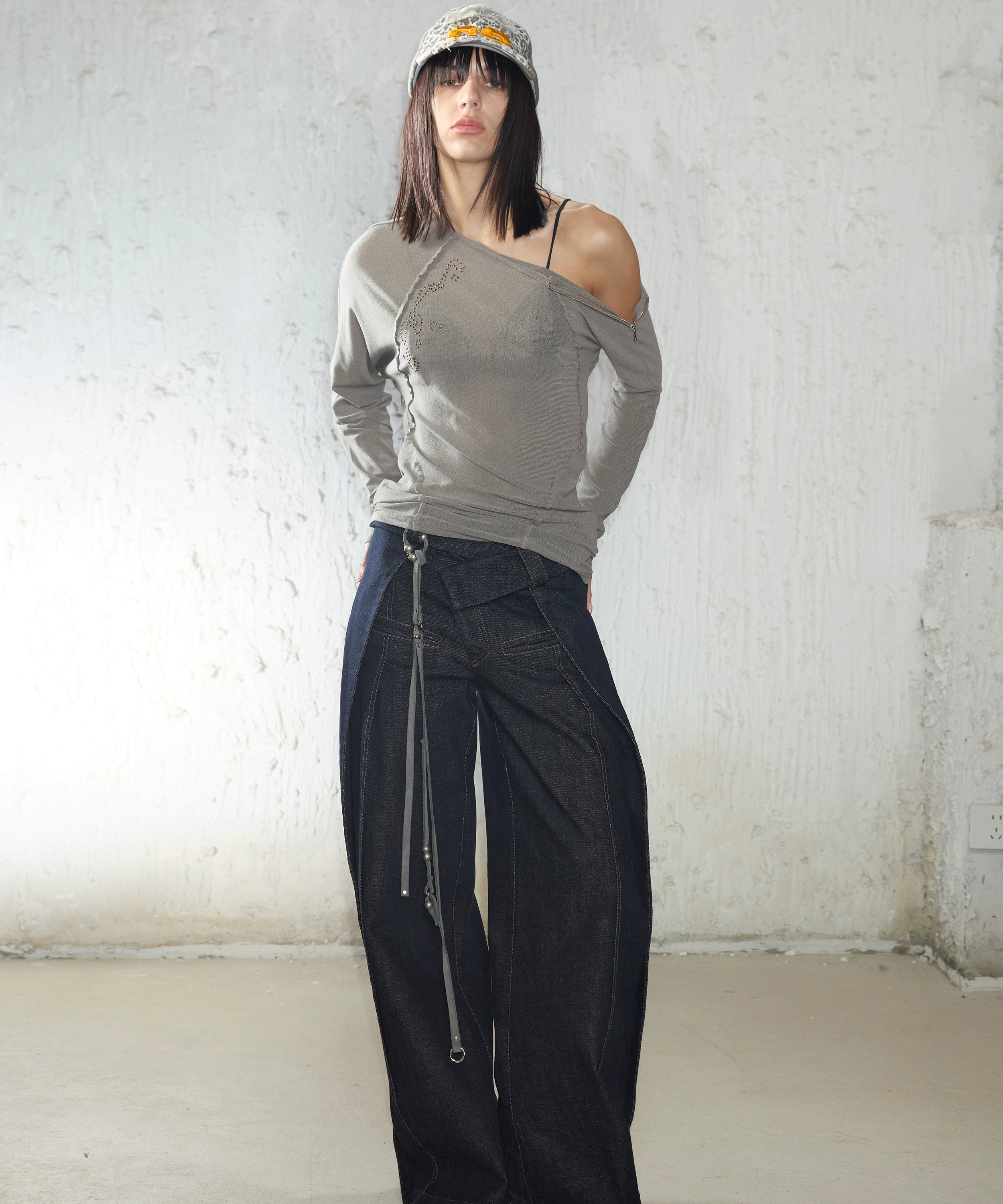 2th Desire重工手工烫钻不规则毛边露肩微透长袖针织打底衫上衣