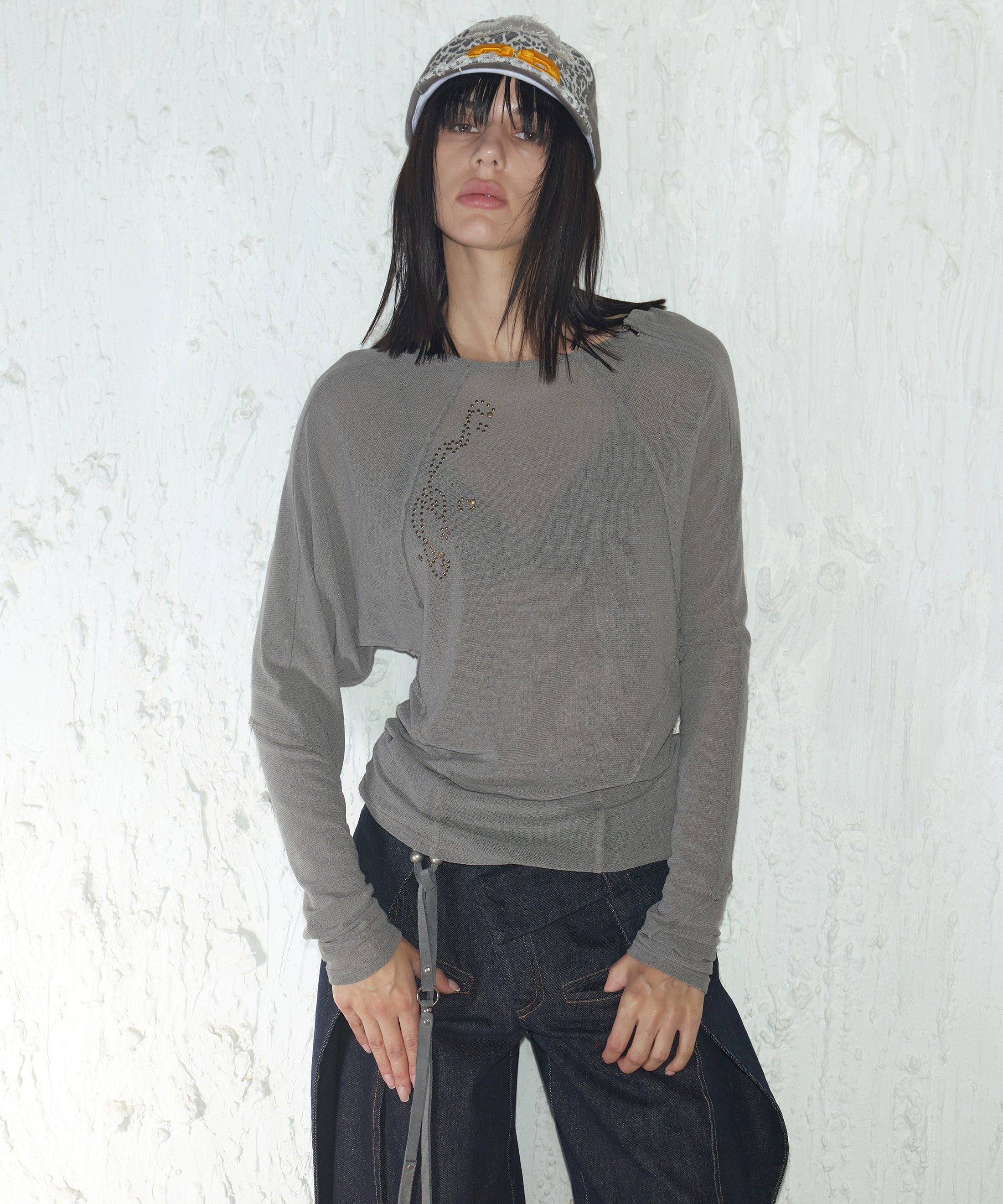 2th Desire重工手工烫钻不规则毛边露肩微透长袖针织打底衫上衣